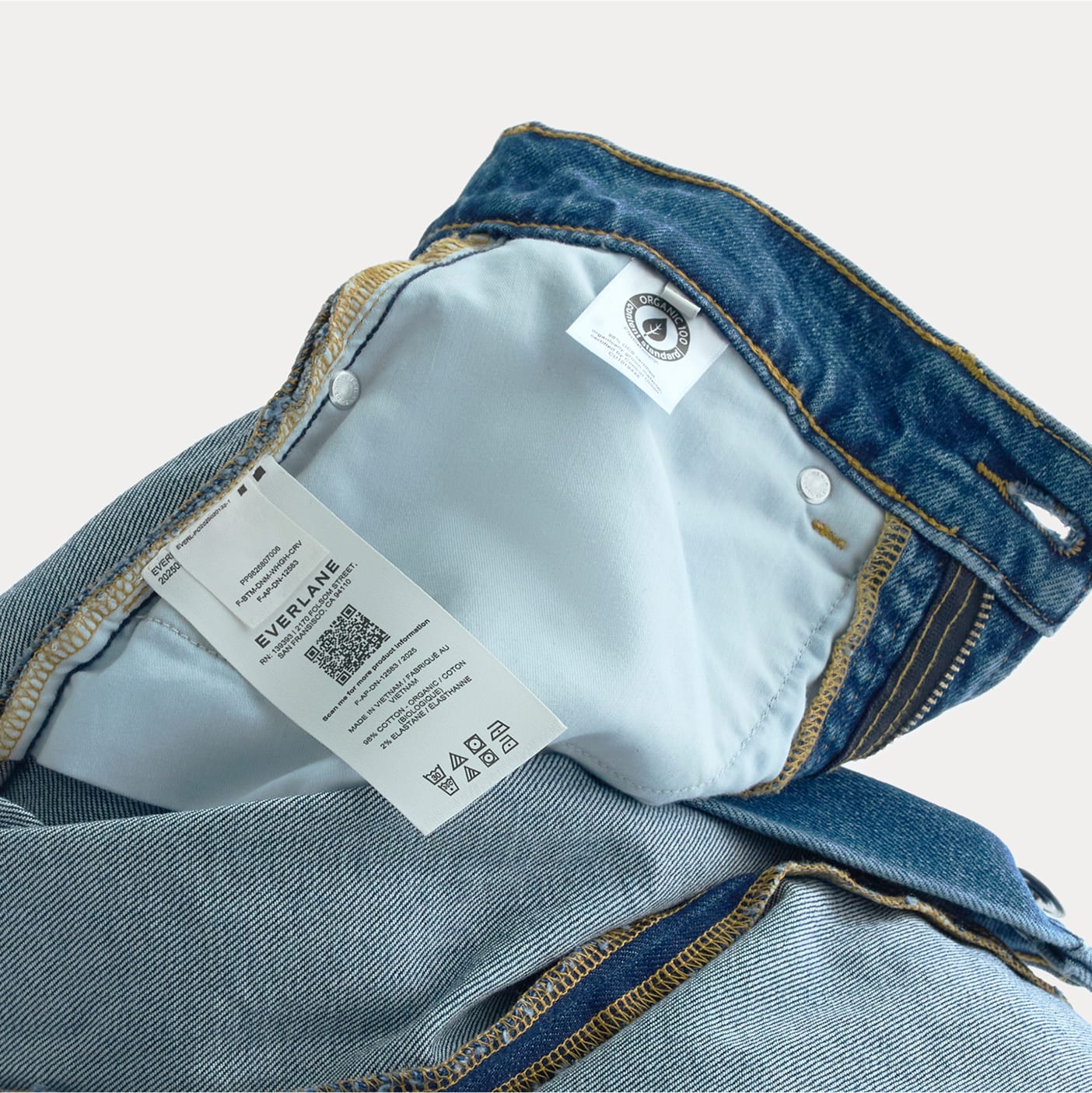 Everlane pic description