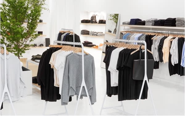 Everlane pic description