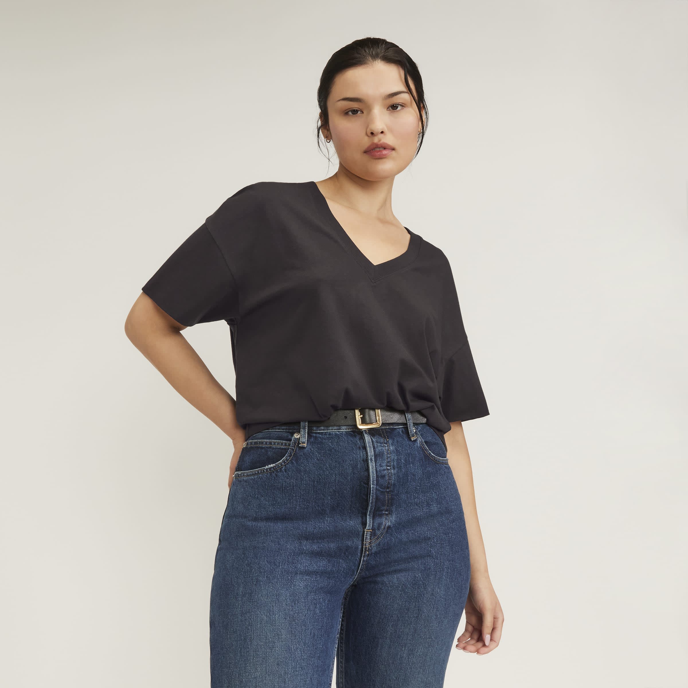 The Organic Cotton Slouchy V-Neck Vintage Black – Everlane