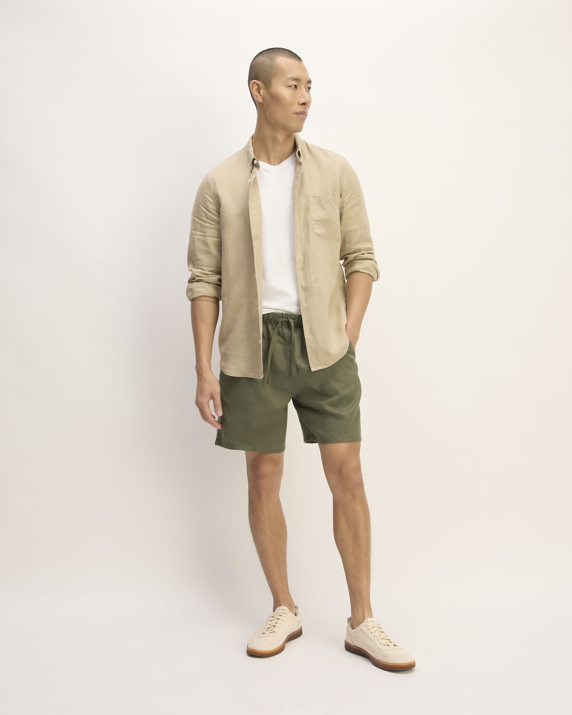 The Linen Easy Short Kalamata Everlane