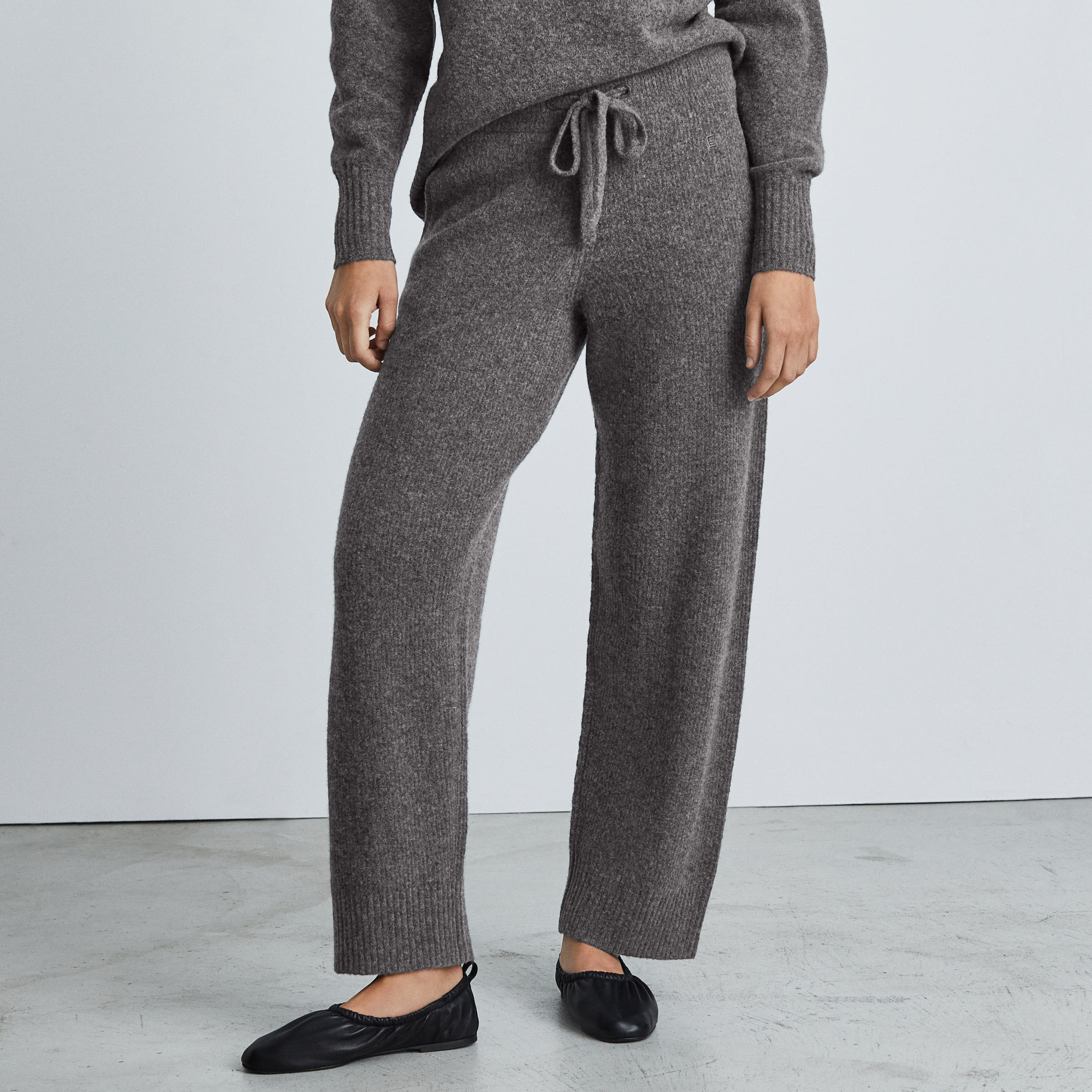 The Cozy-Stretch Wide-Leg Sweatpant Heathered Charcoal – Everlane