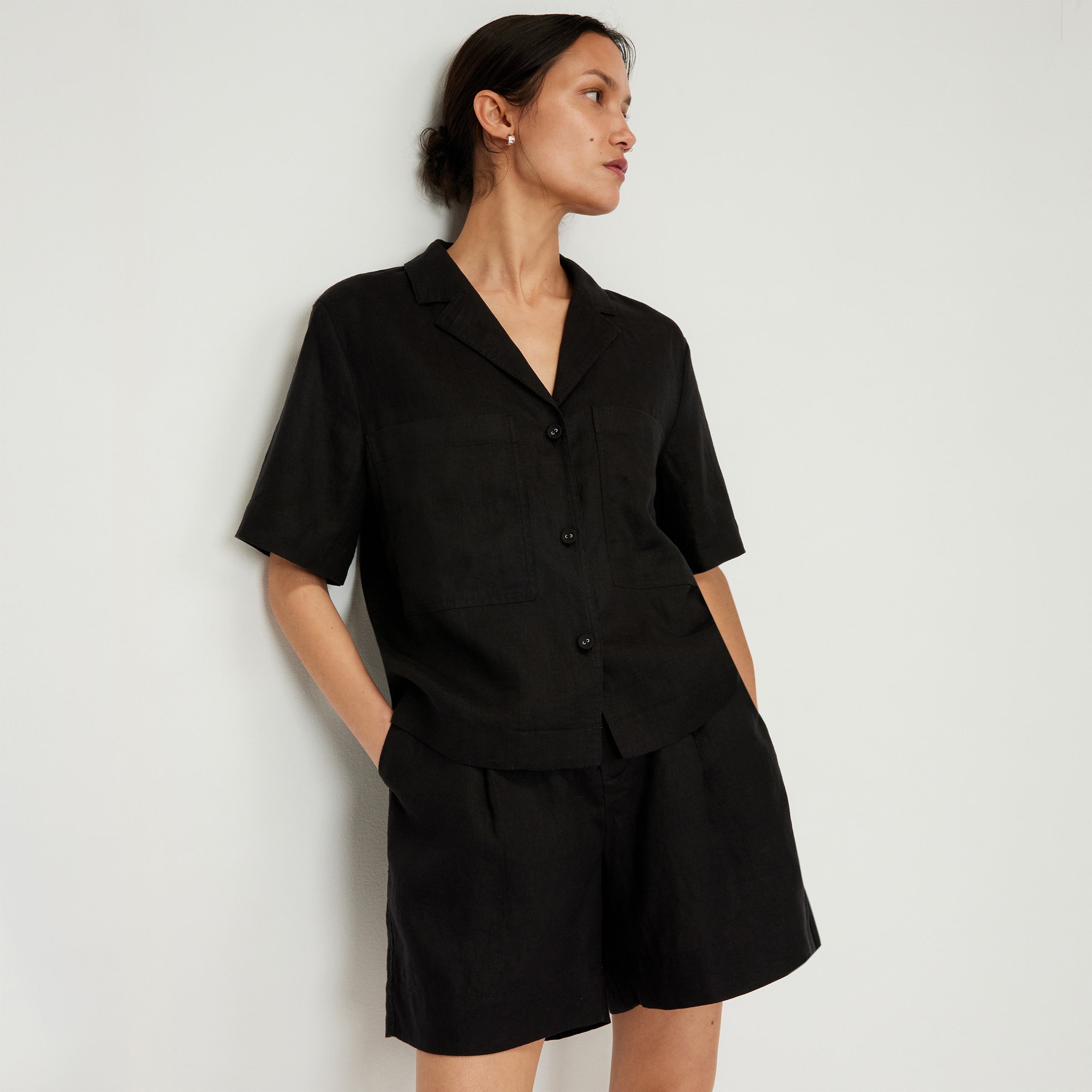 the-linen-workwear-shirt-black-everlane