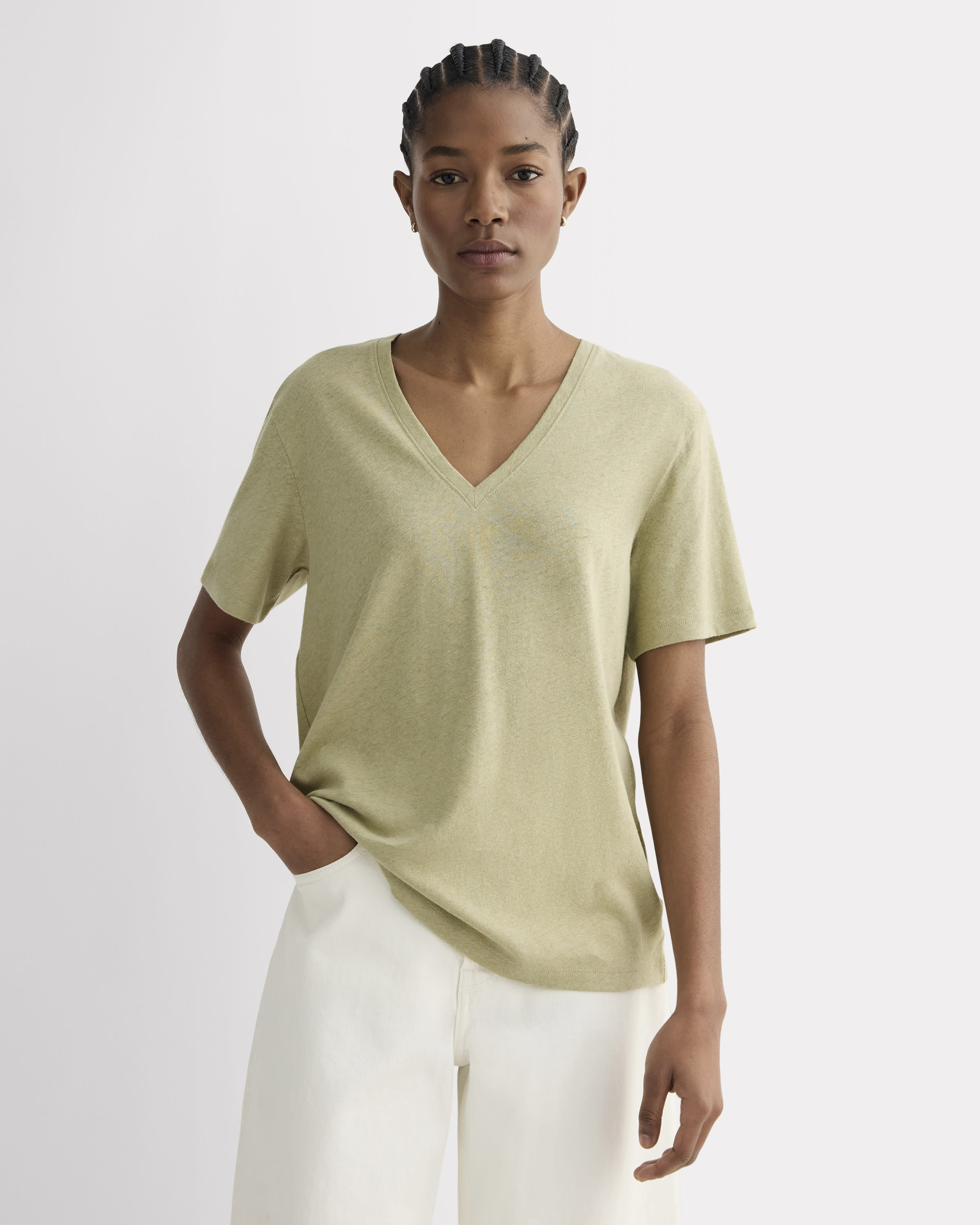 The Slouchy V-Neck Tee in Cotton Linen Eucalyptus – Everlane