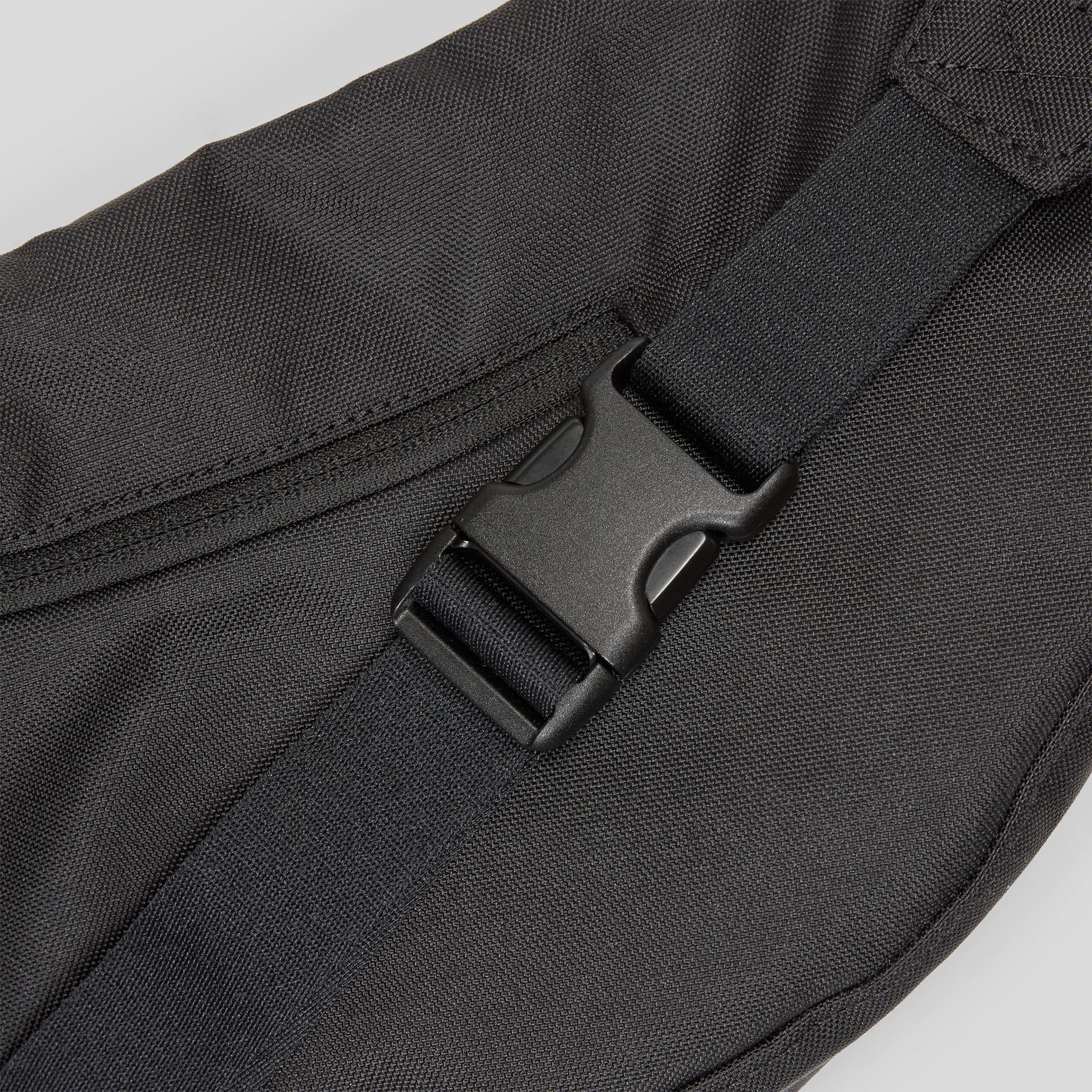 The ReNew Transit Sling Black – Everlane