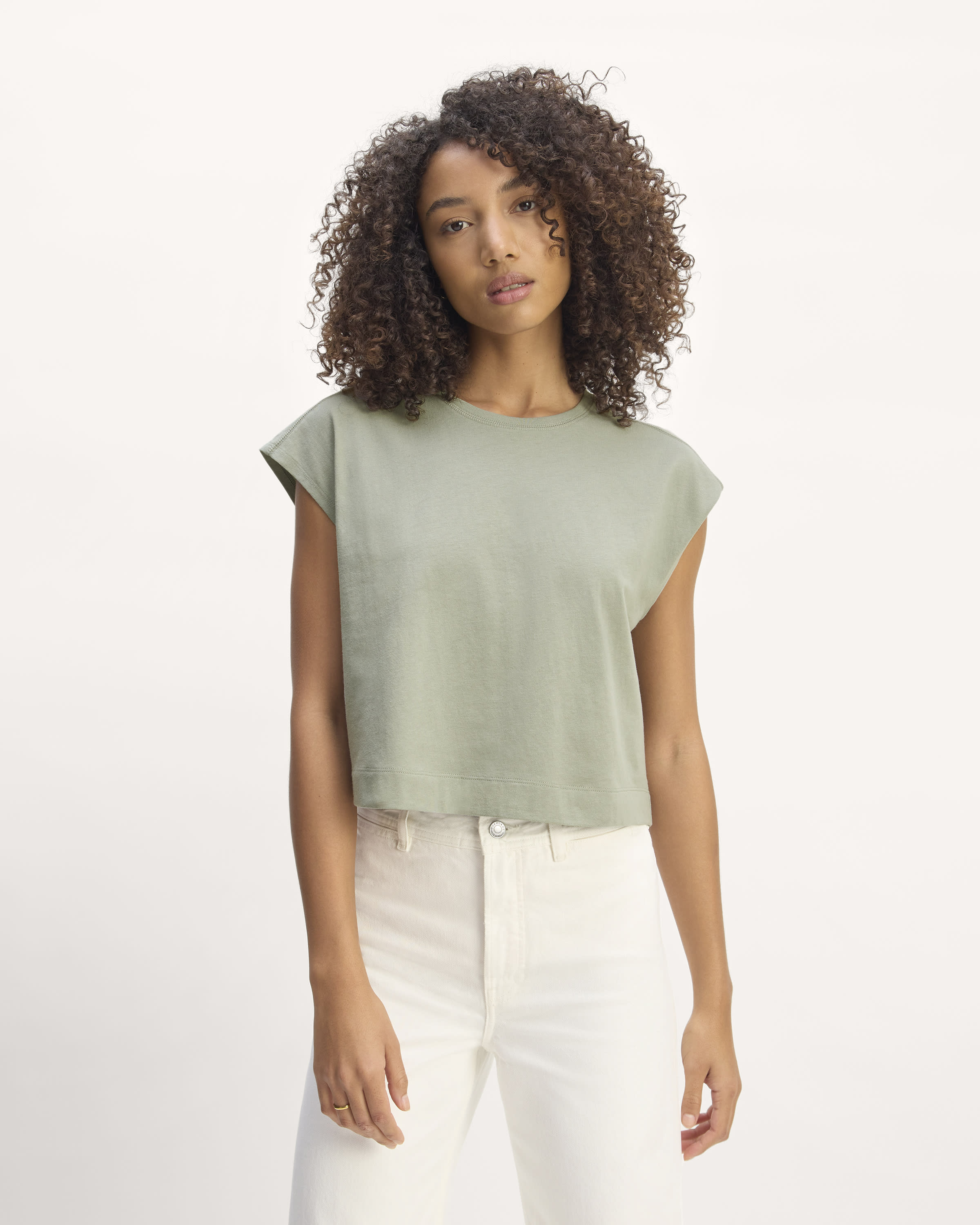 The Muscle Cropped Tee in Essential Cotton Sage Green – Everlane