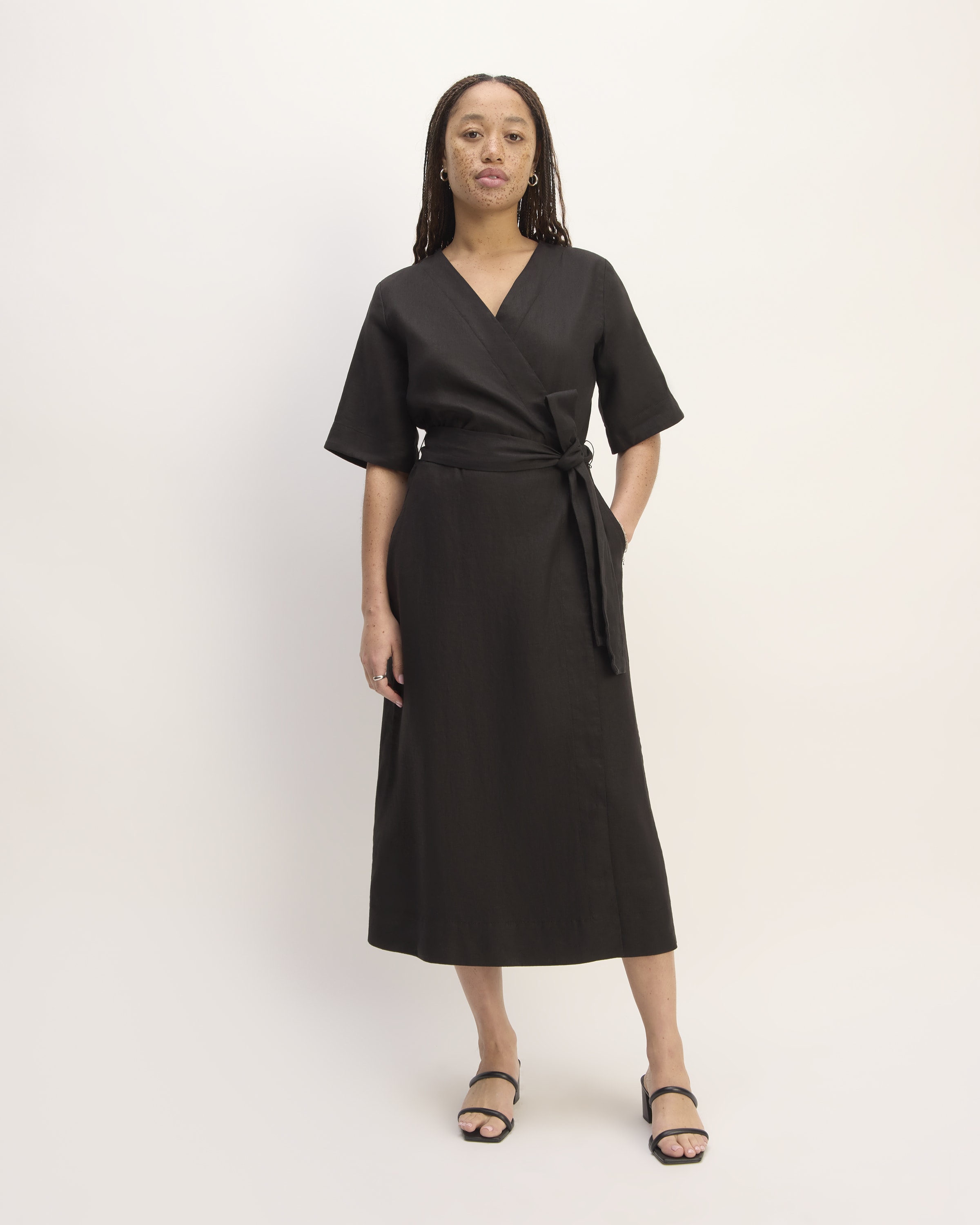 The Linen Short-Sleeve Wrap Dress Black – Everlane