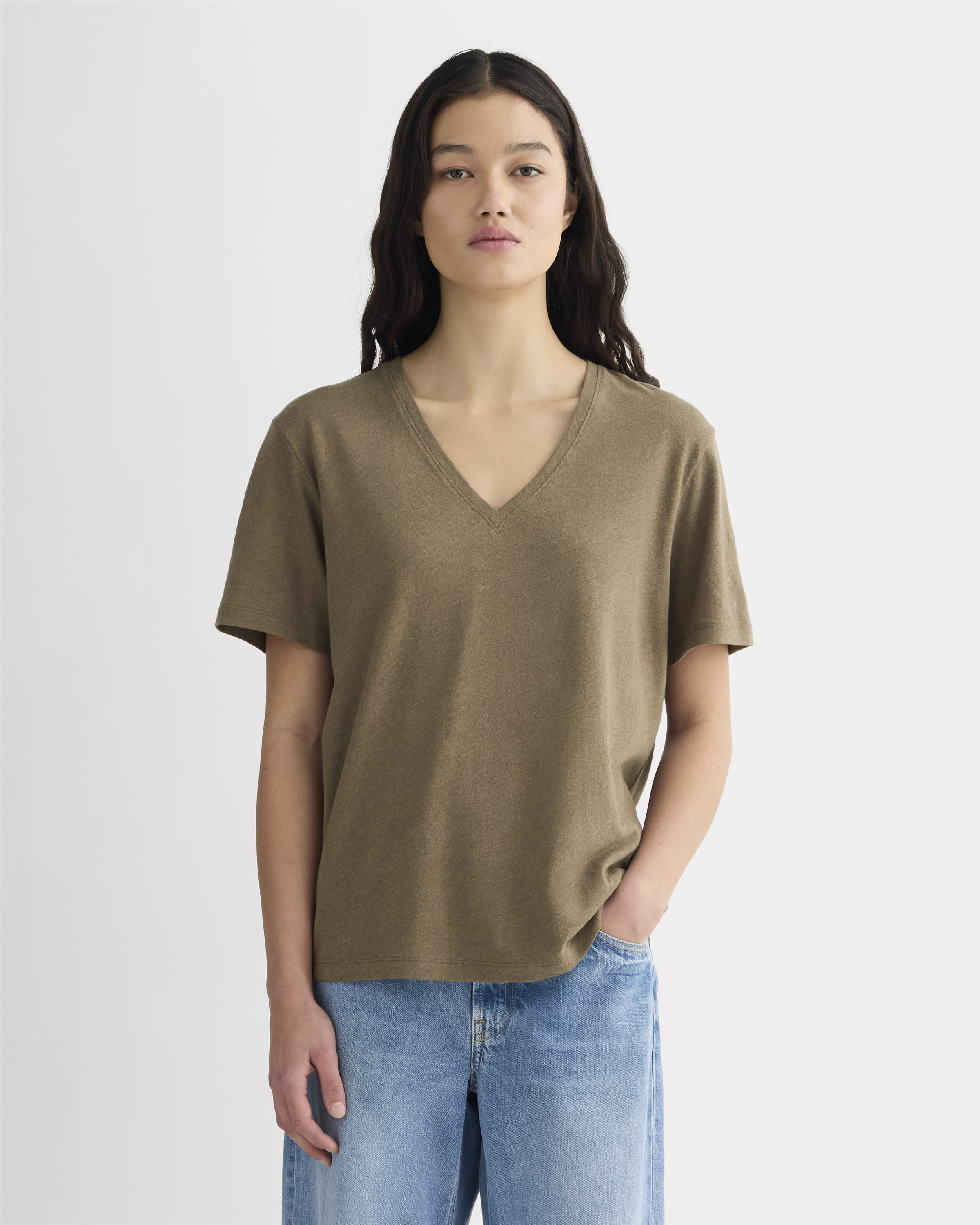 The Slouchy V-Neck Tee in Cotton Linen Deep Taupe – Everlane