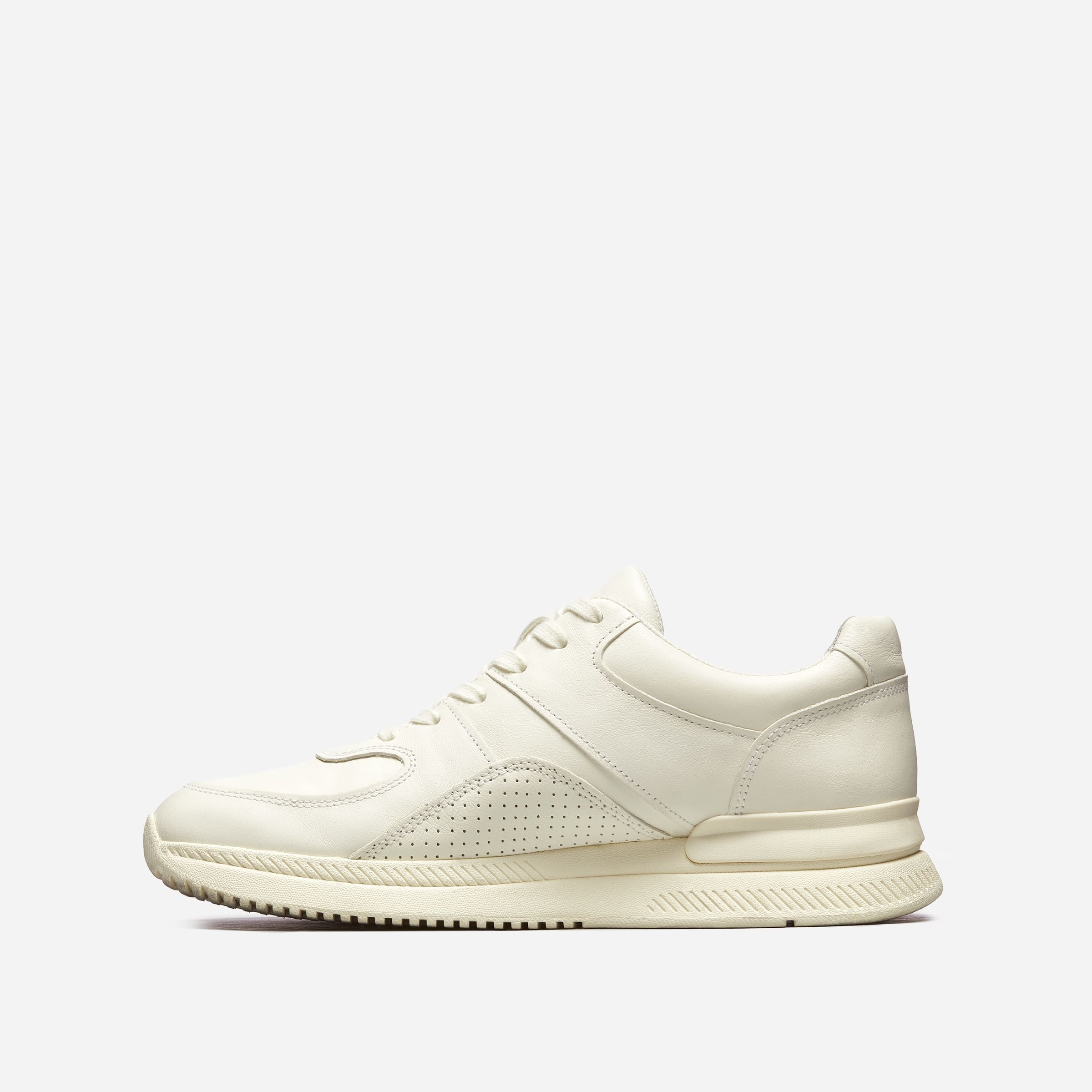 The Trainer Off-White – Everlane