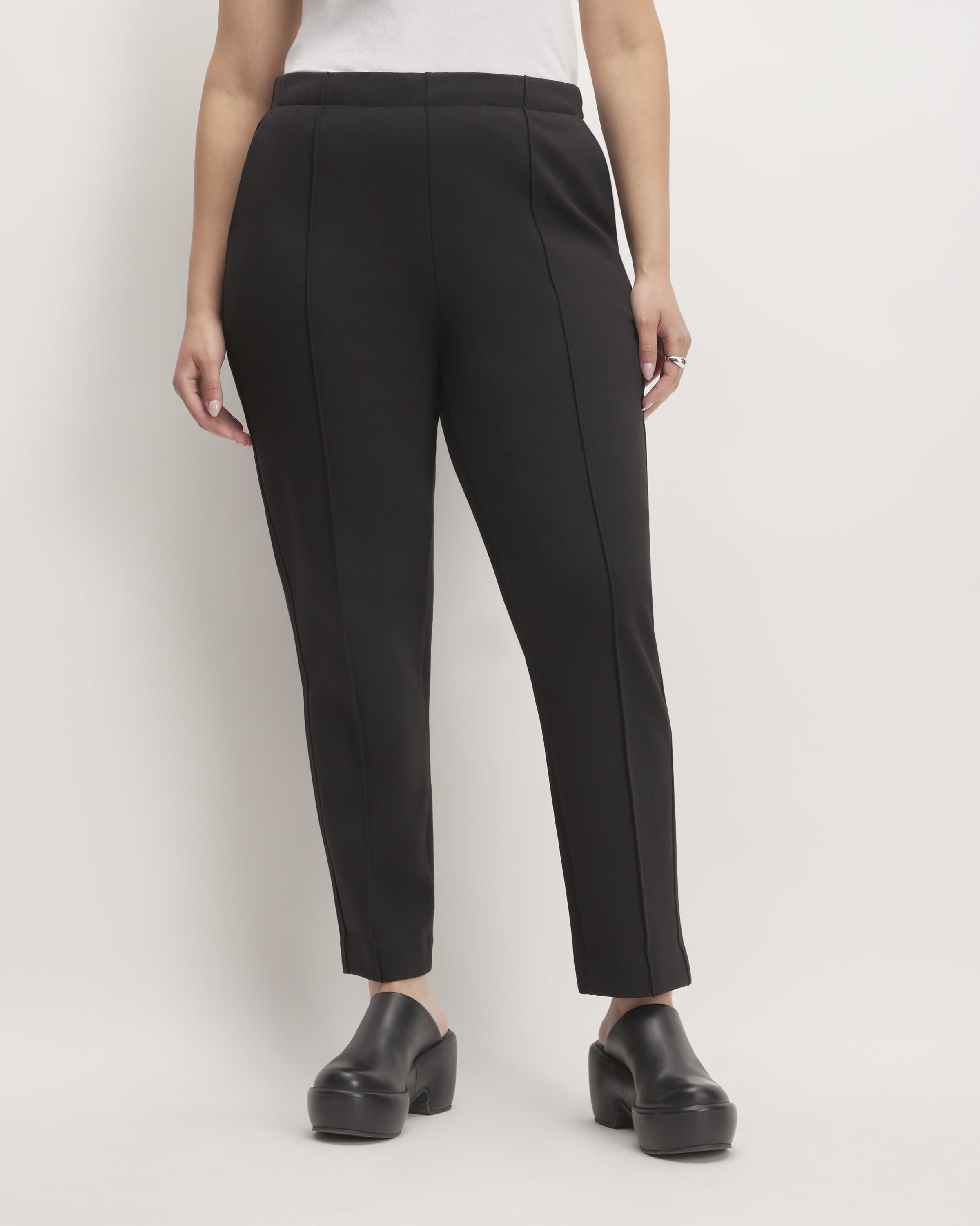 Everlane, @aliisonyu styles The Dream Pant aka the perfect summer to fall  transition pant. #Everlane #EverlaneKickFlarePant #TheKickFlarePant #She