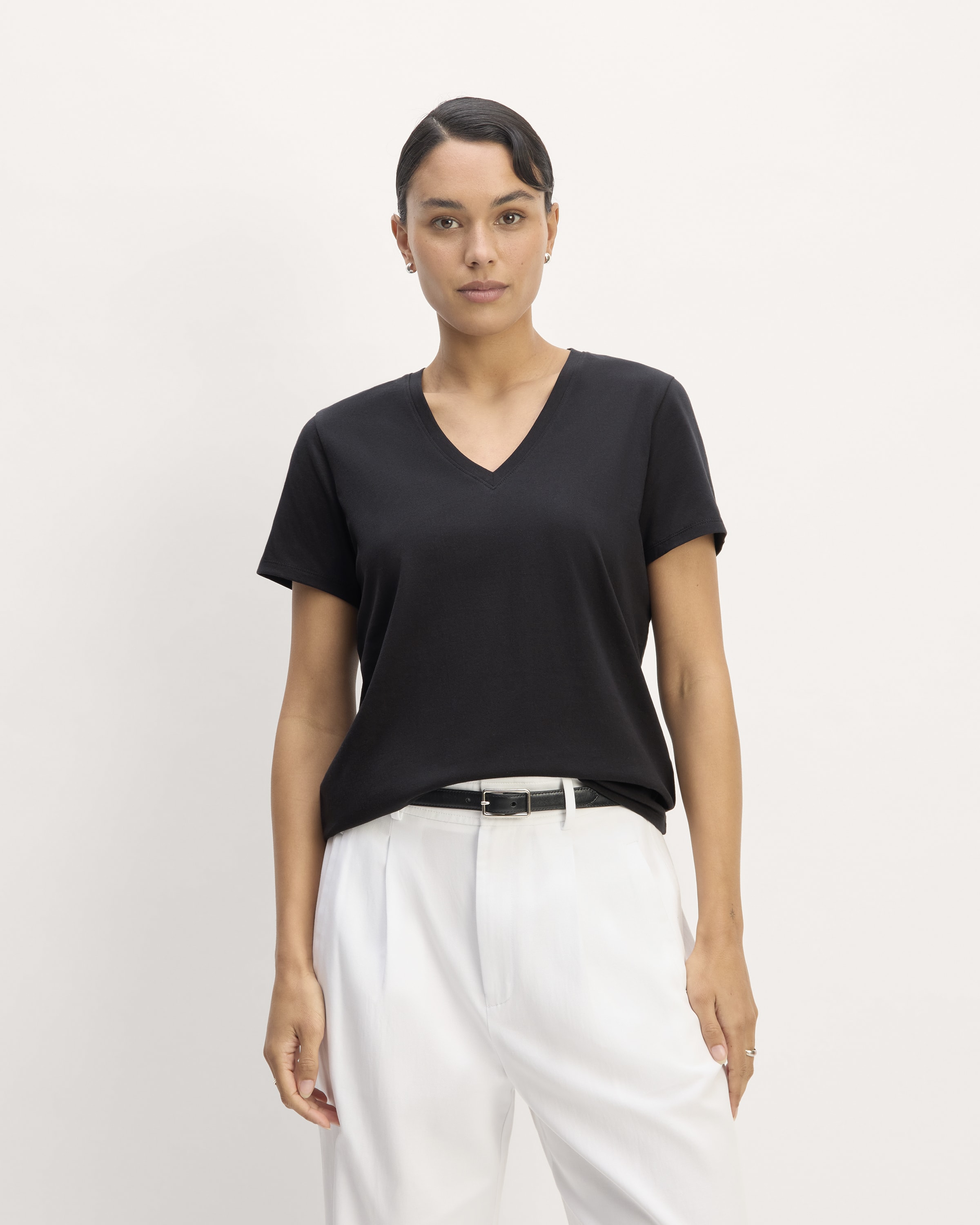 The Slim V-Neck Tee in Essential Cotton Black – Everlane