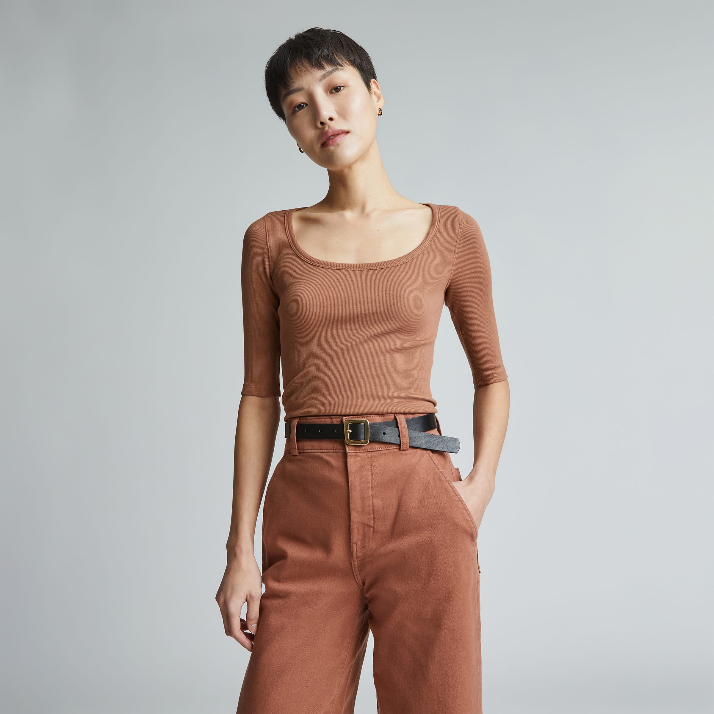 The Pima Micro-Rib Scoop-Neck Tee Cocoa Brown – Everlane