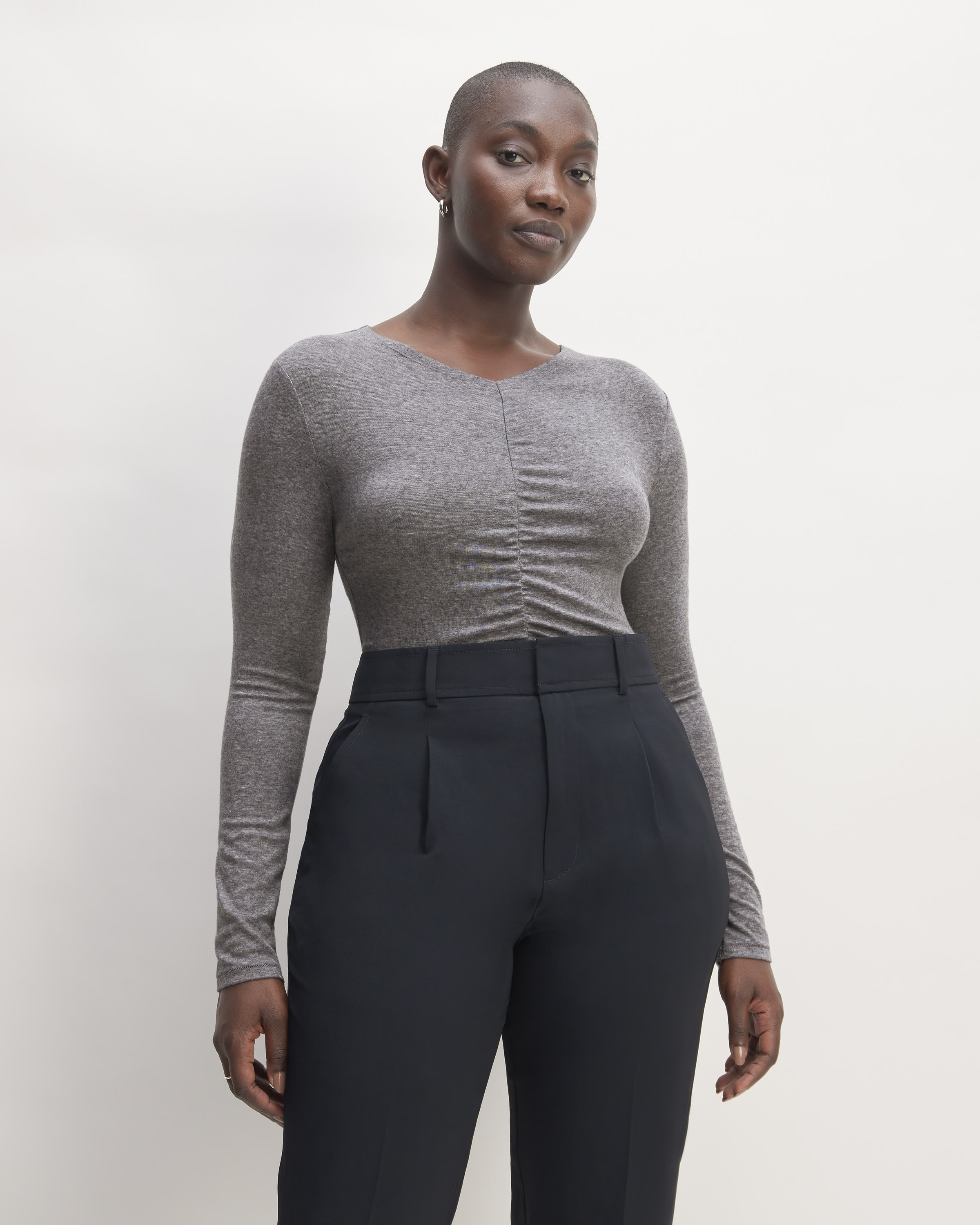 The Merino TENCEL™ Relaxed V-Neck Heather Charcoal – Everlane