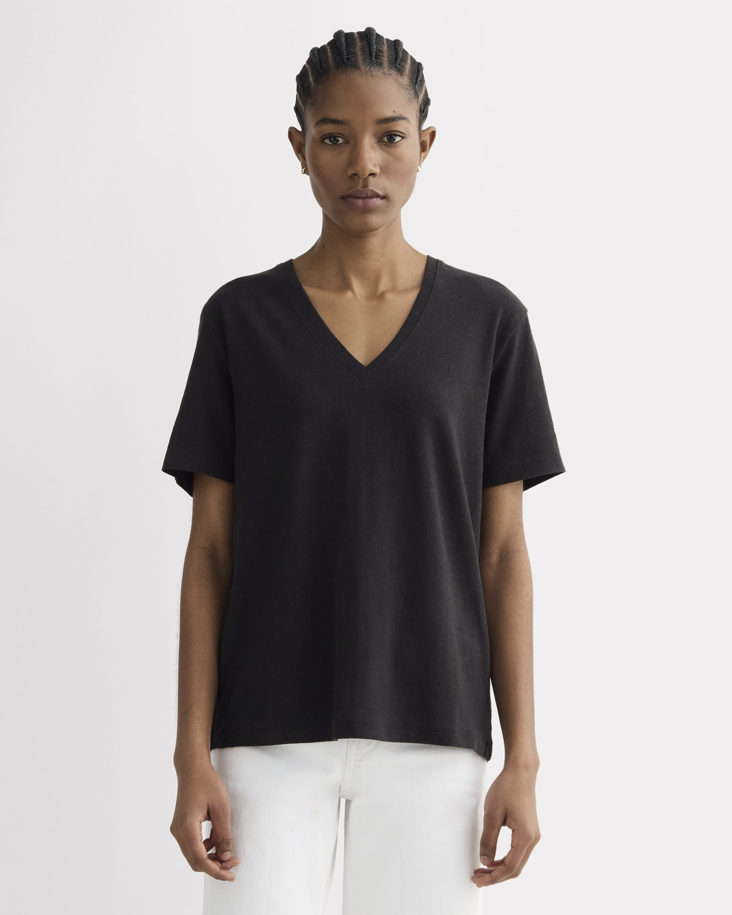 The Slouchy V-Neck Tee in Cotton Linen Black – Everlane