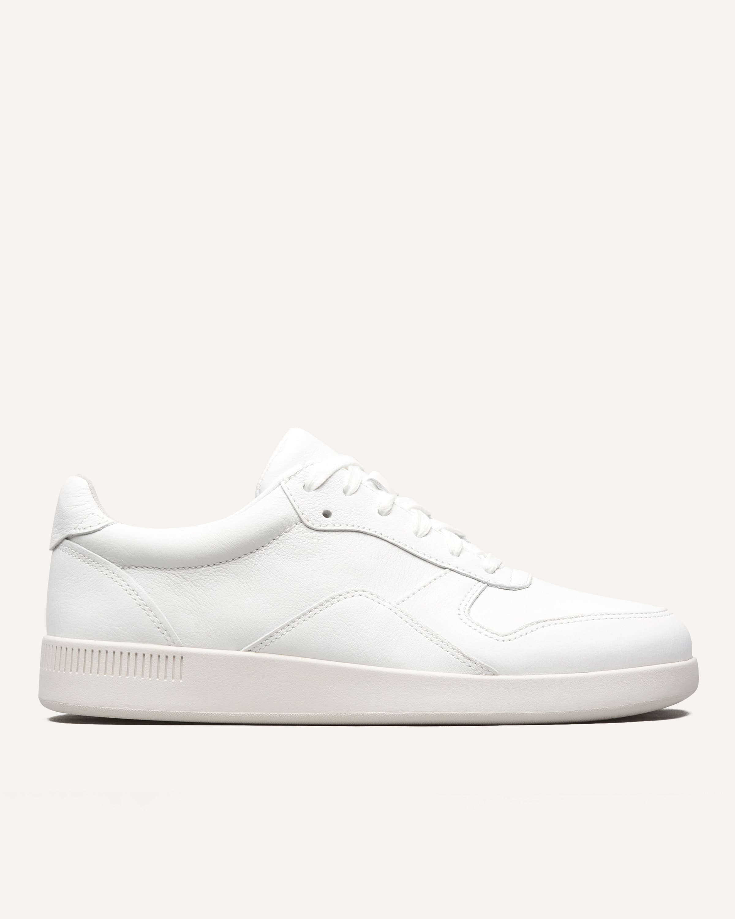 スニーカー New Court Sneakers in White & Silver Leather The Court Sneaker White – Everlane