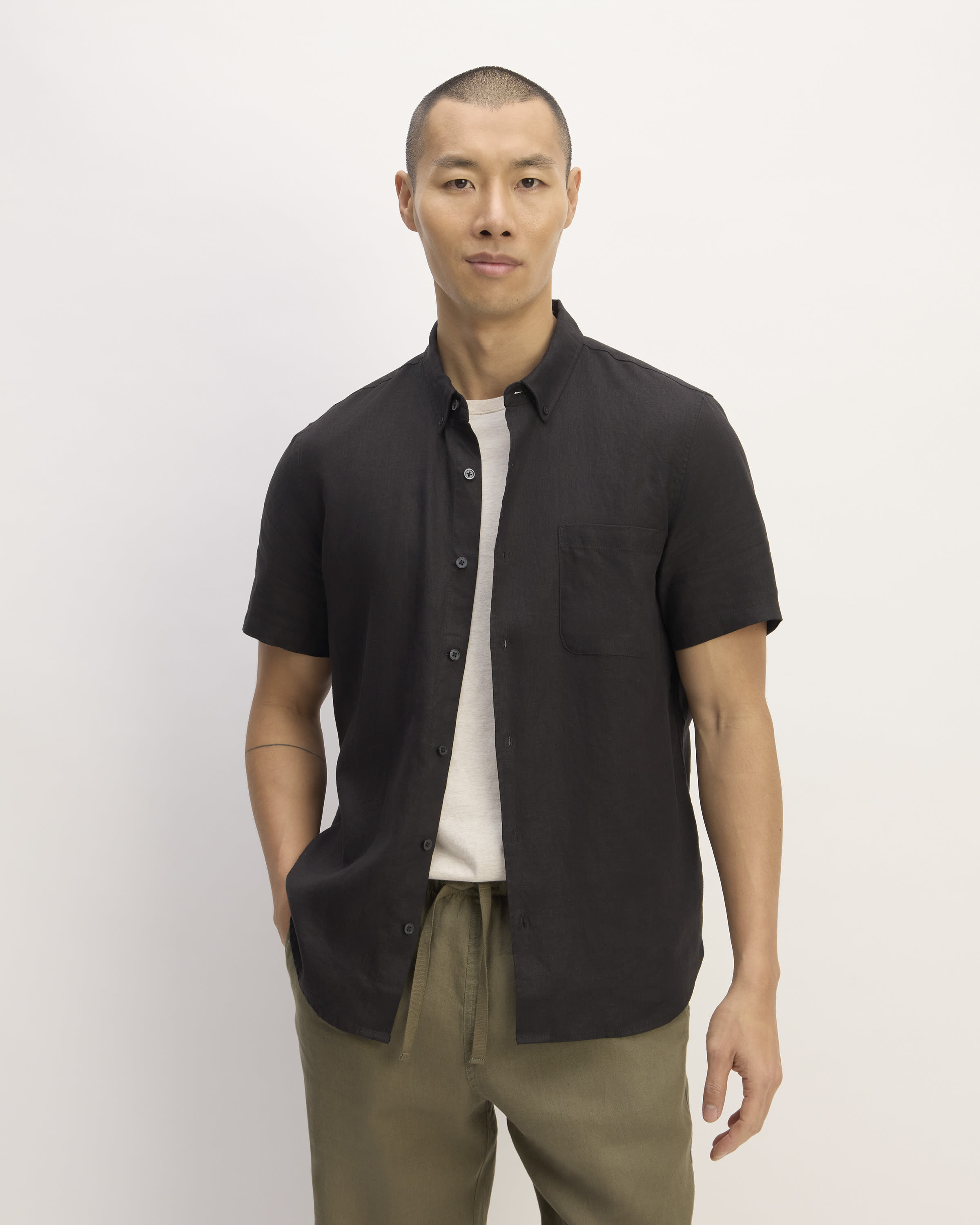 The Classic Short-Sleeve Shirt in Linen Black – Everlane