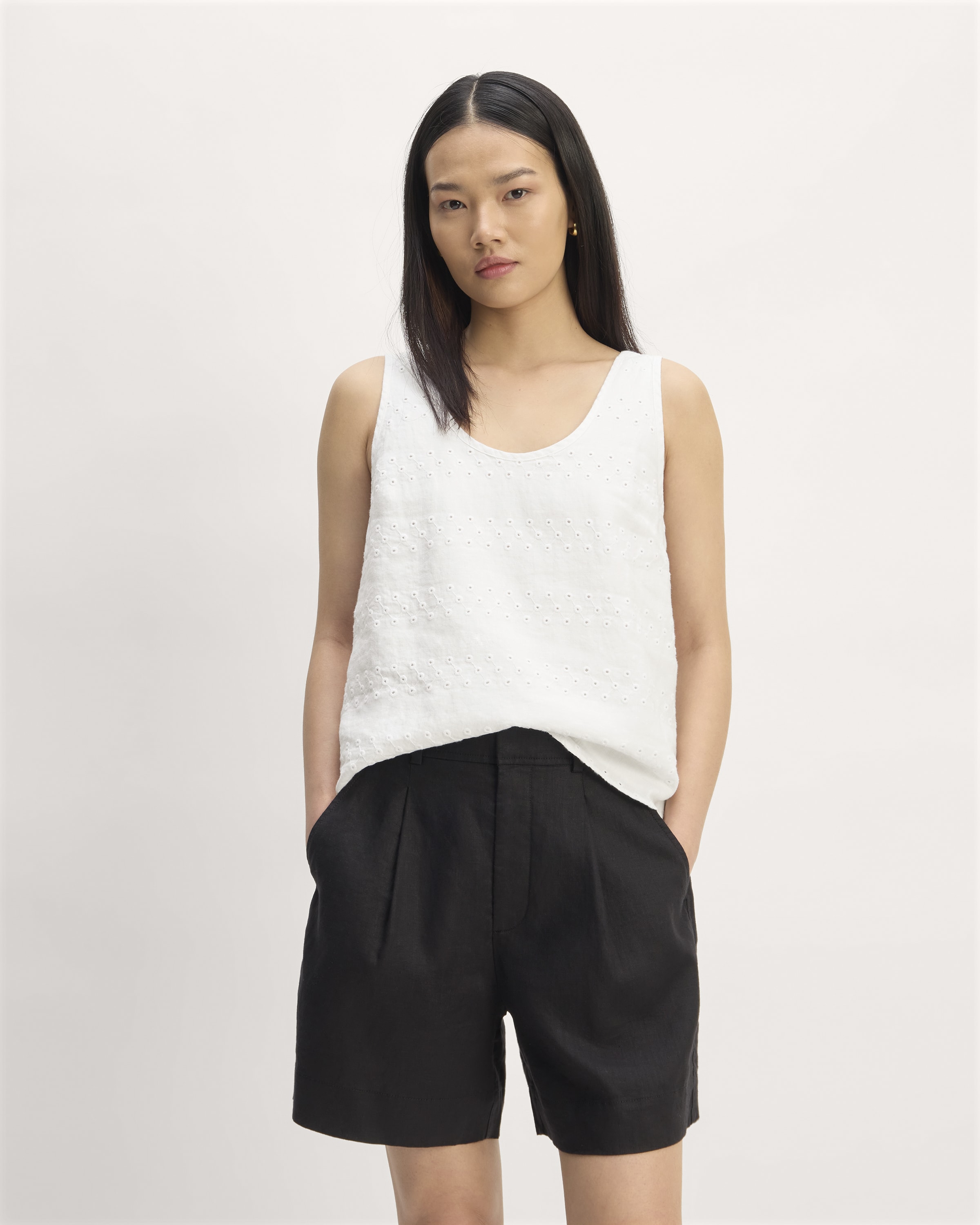 The Linen Eyelet Scoop-Neck Tank White Eyelet – Everlane