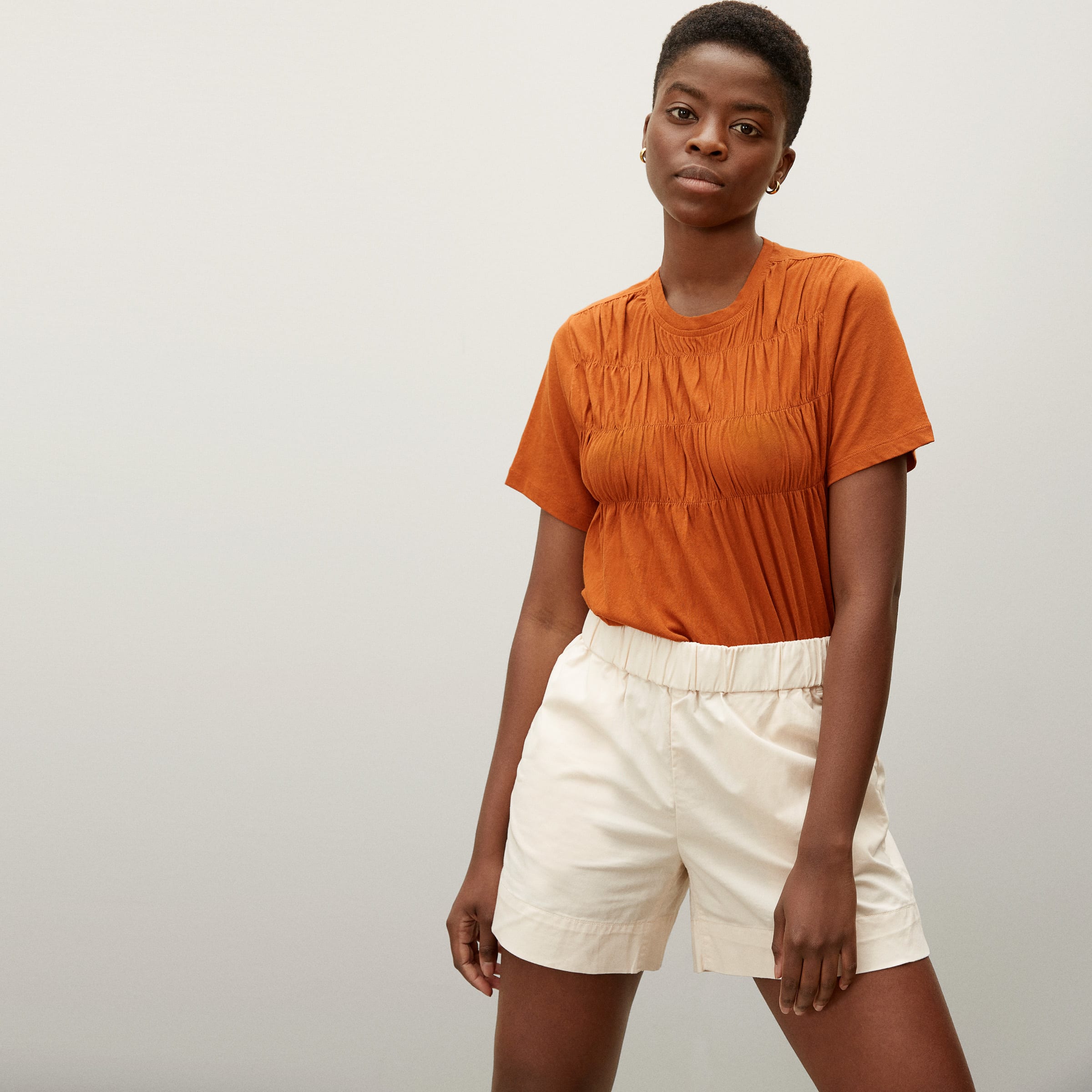 The Smock Tee Dark Honey – Everlane