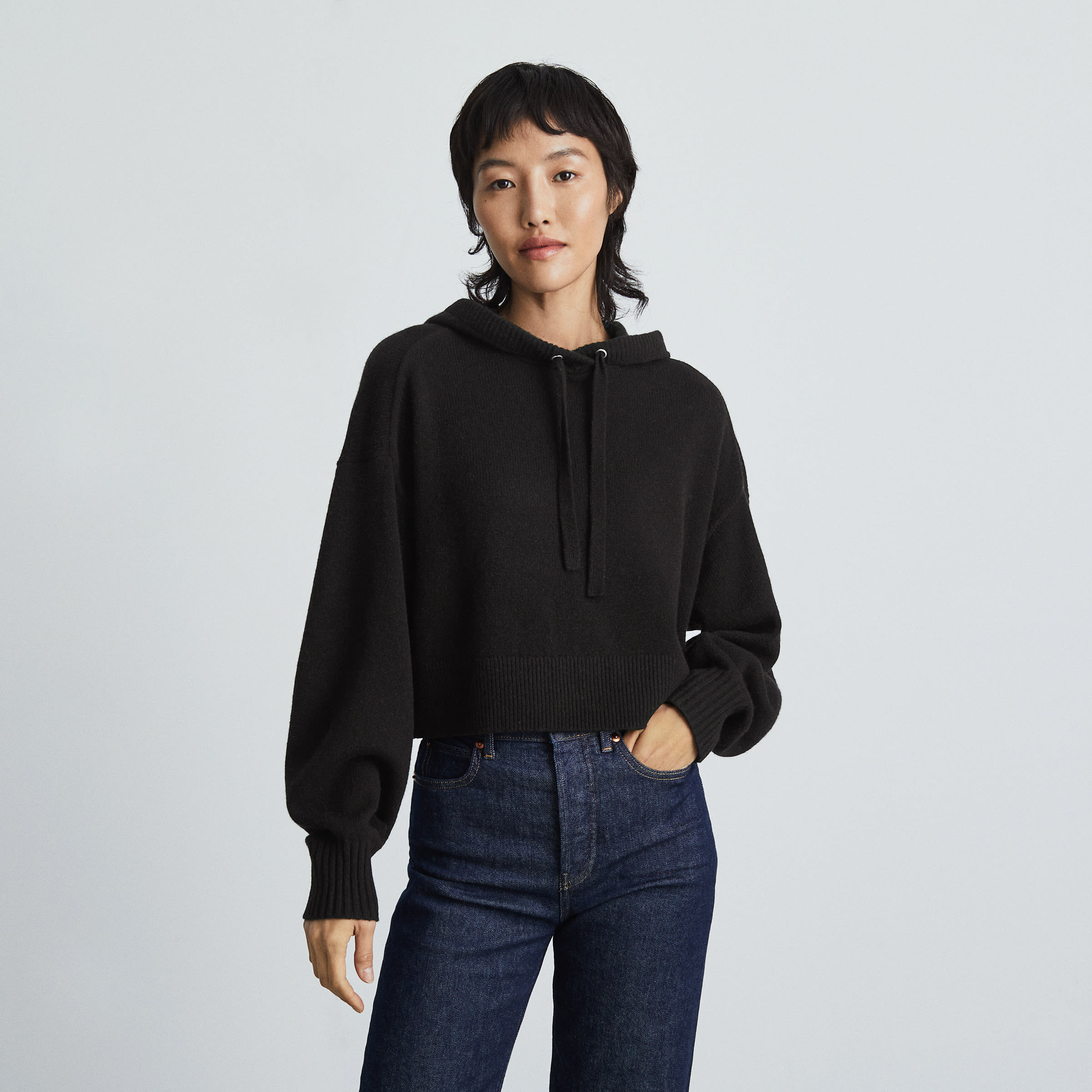 The Cropped Hoodie in ReCashmere® Black – Everlane