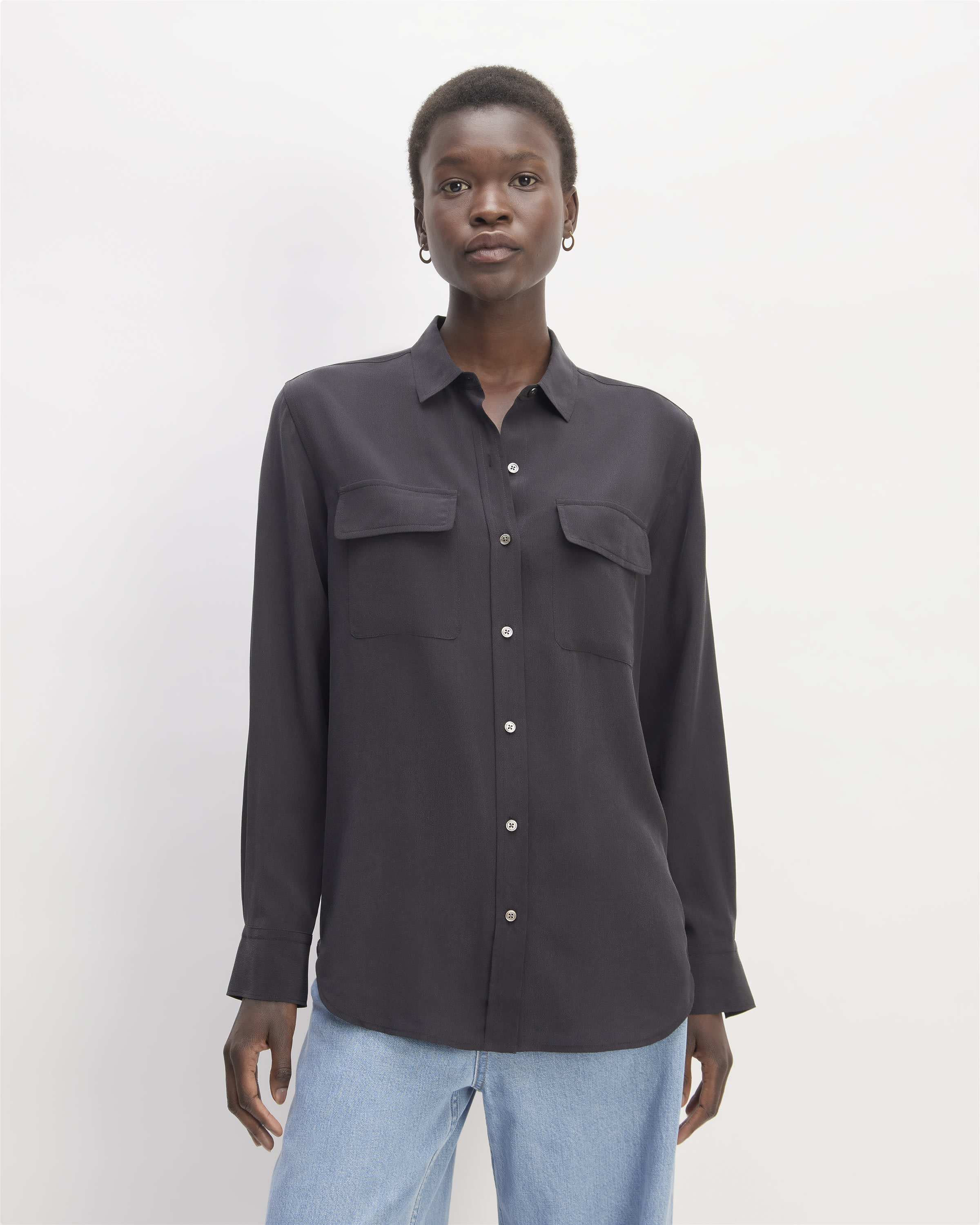The Washable Clean Silk Two-Pocket Relaxed Shirt Black – Everlane