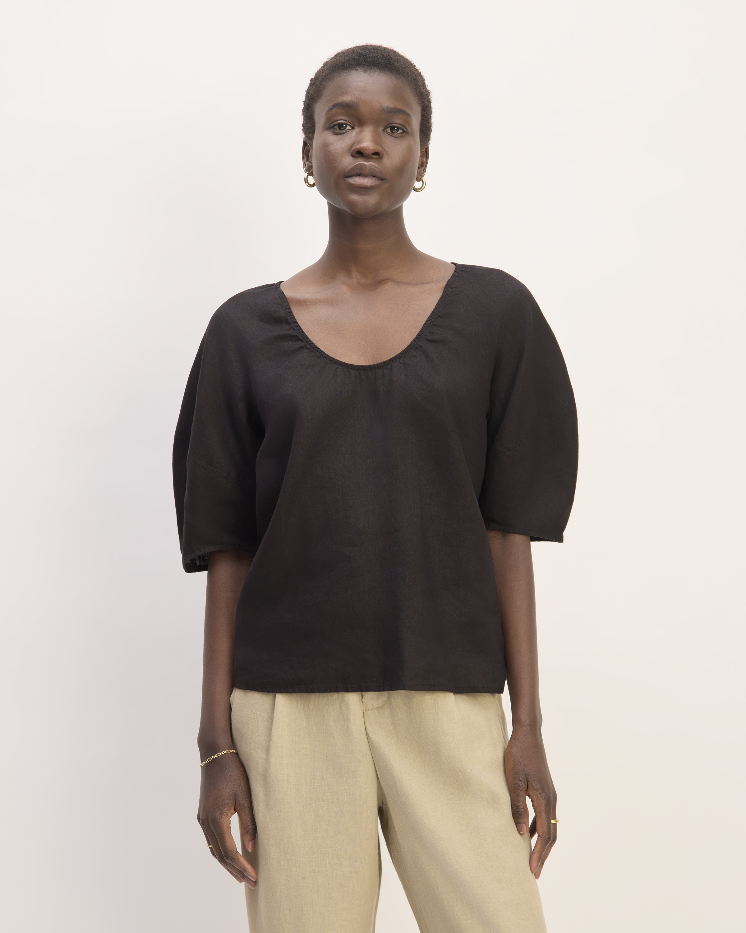 The Scoop Top in Linen Black – Everlane