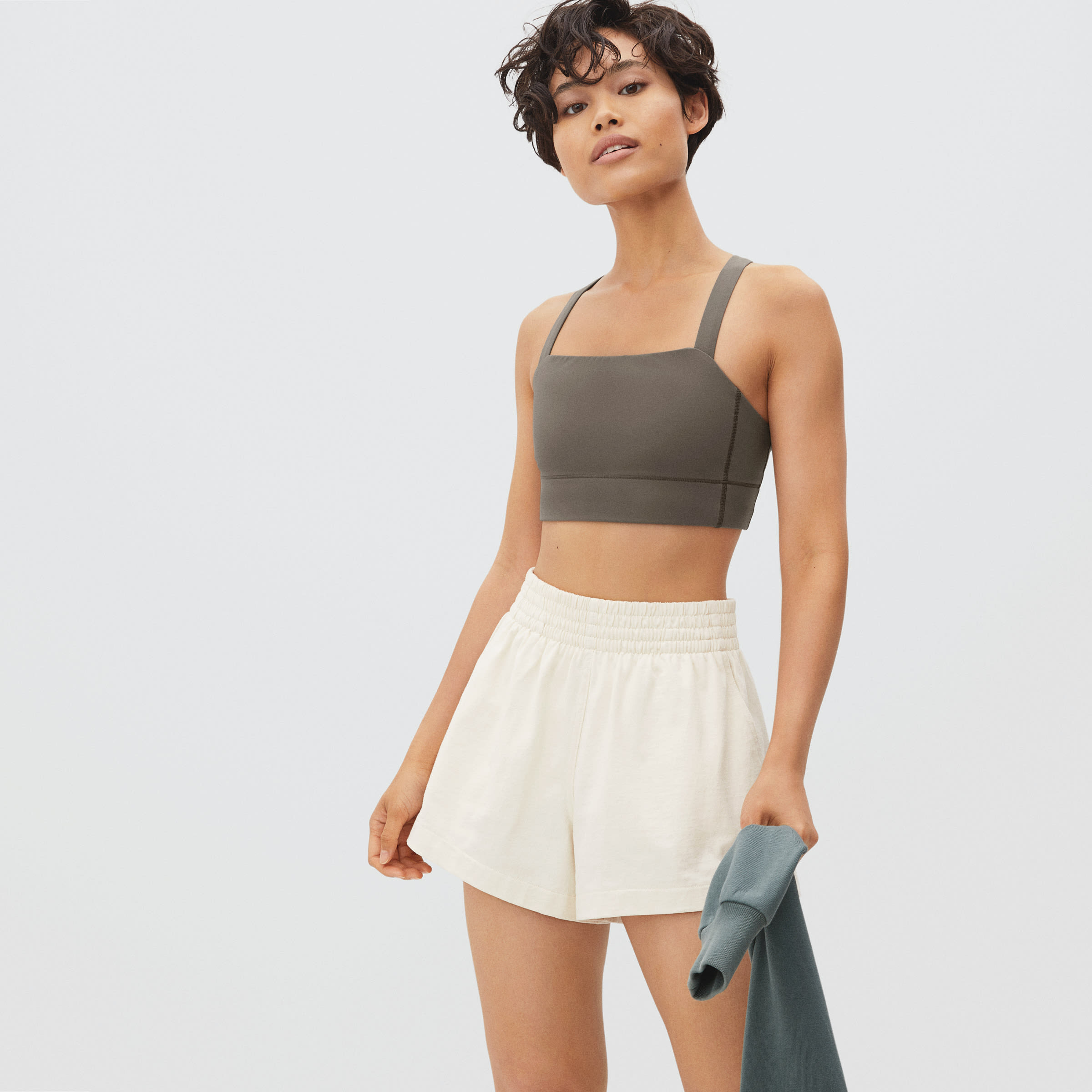 The Perform Cropped Top Dark Taupe – Everlane