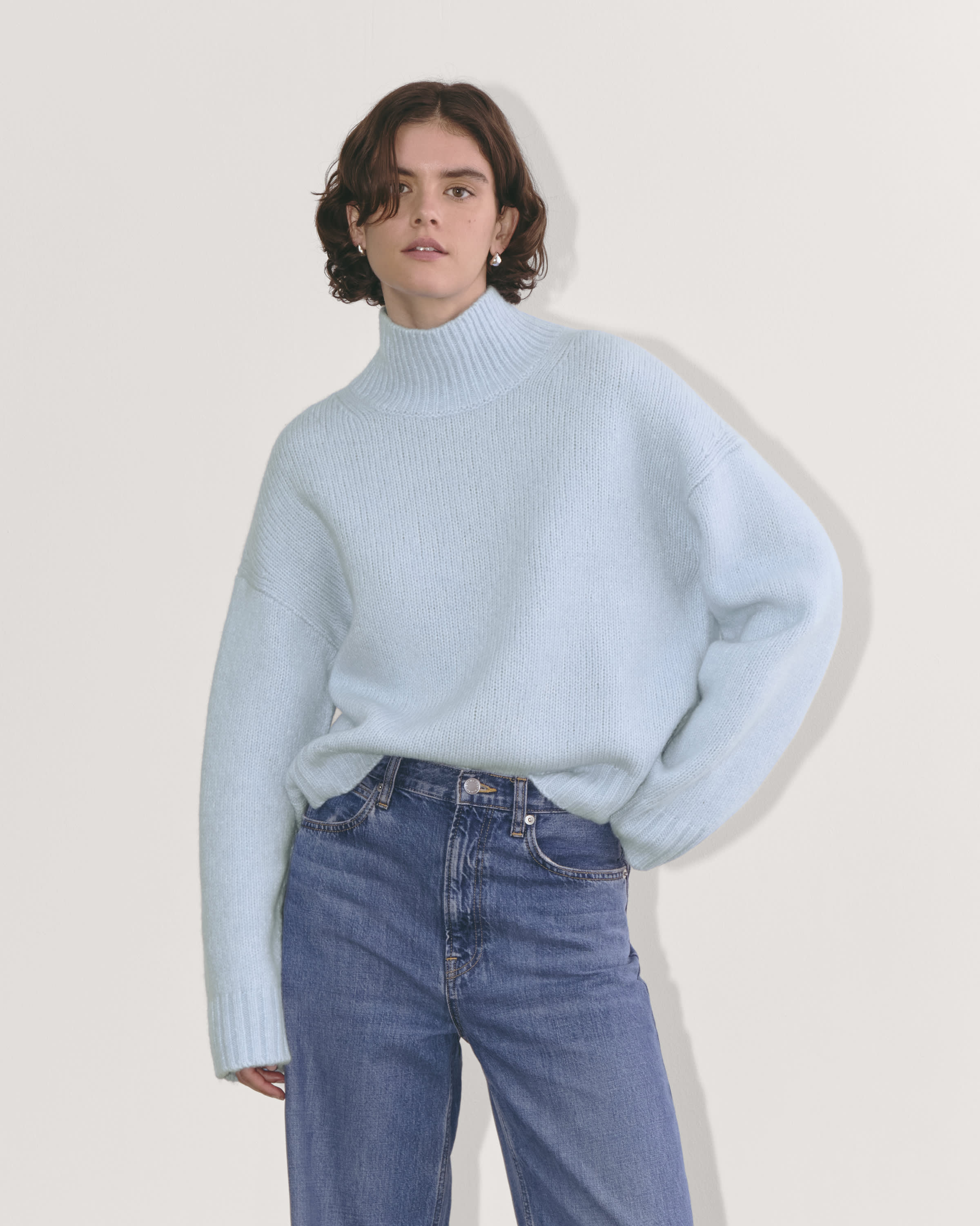 The Cloud Oversized Turtleneck Chambray Blue – Everlane