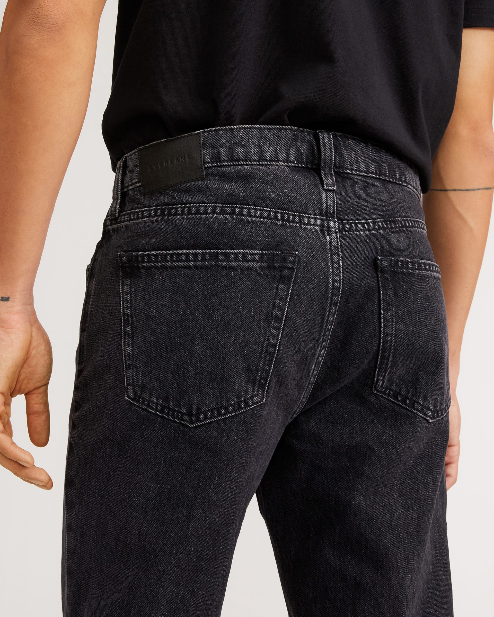 The Authentic Straight Jean Washed Black – Everlane