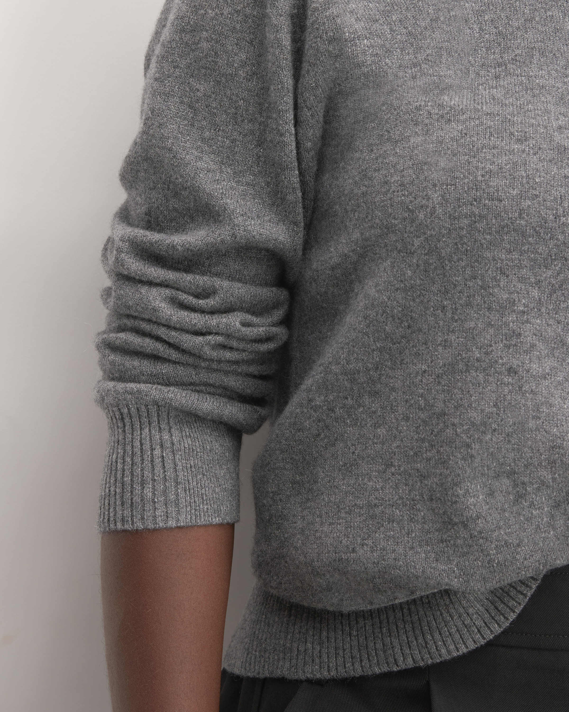 The Cashmere Classic Crew Sweater Heather Charcoal – Everlane