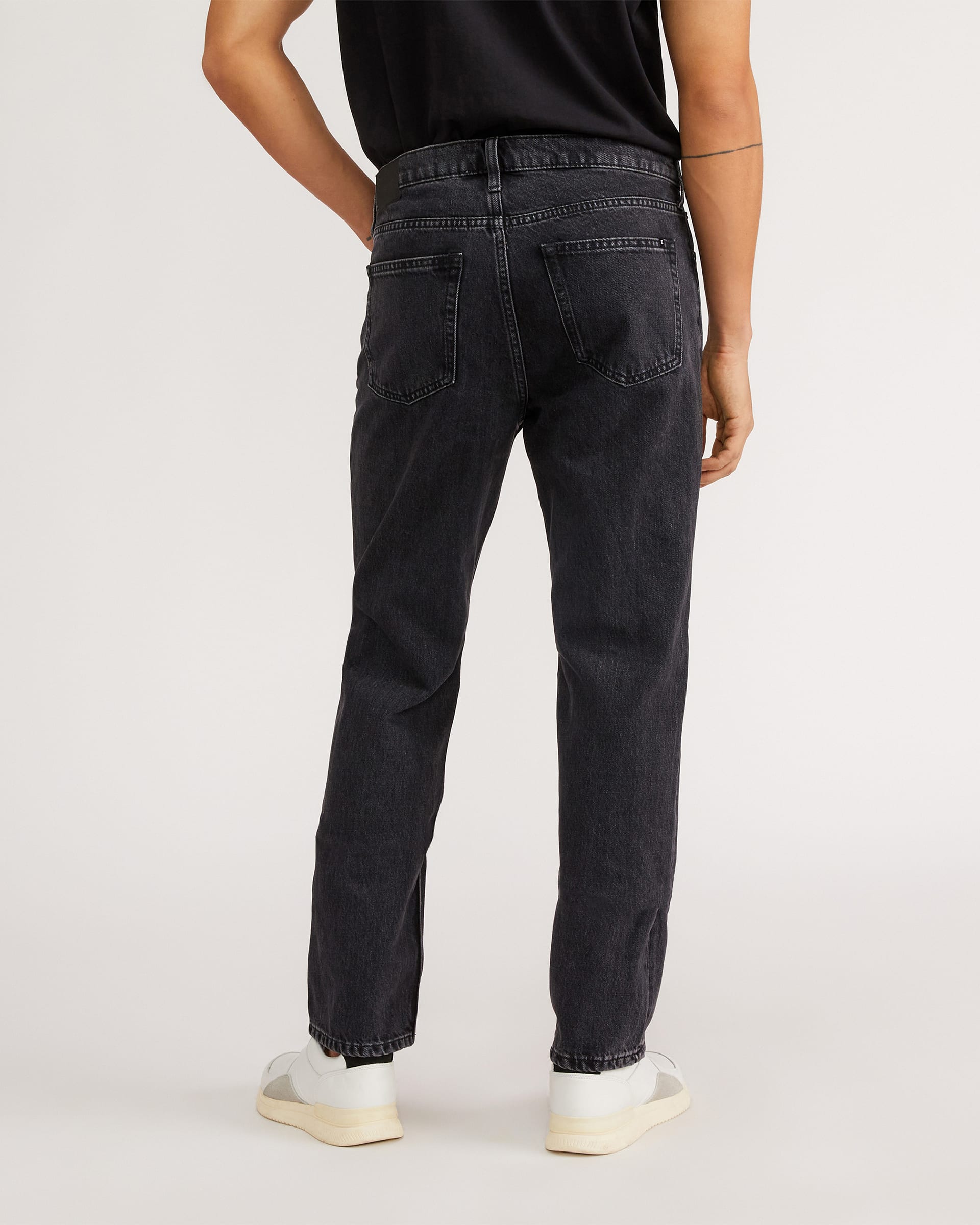 The Authentic Straight Jean Washed Black – Everlane