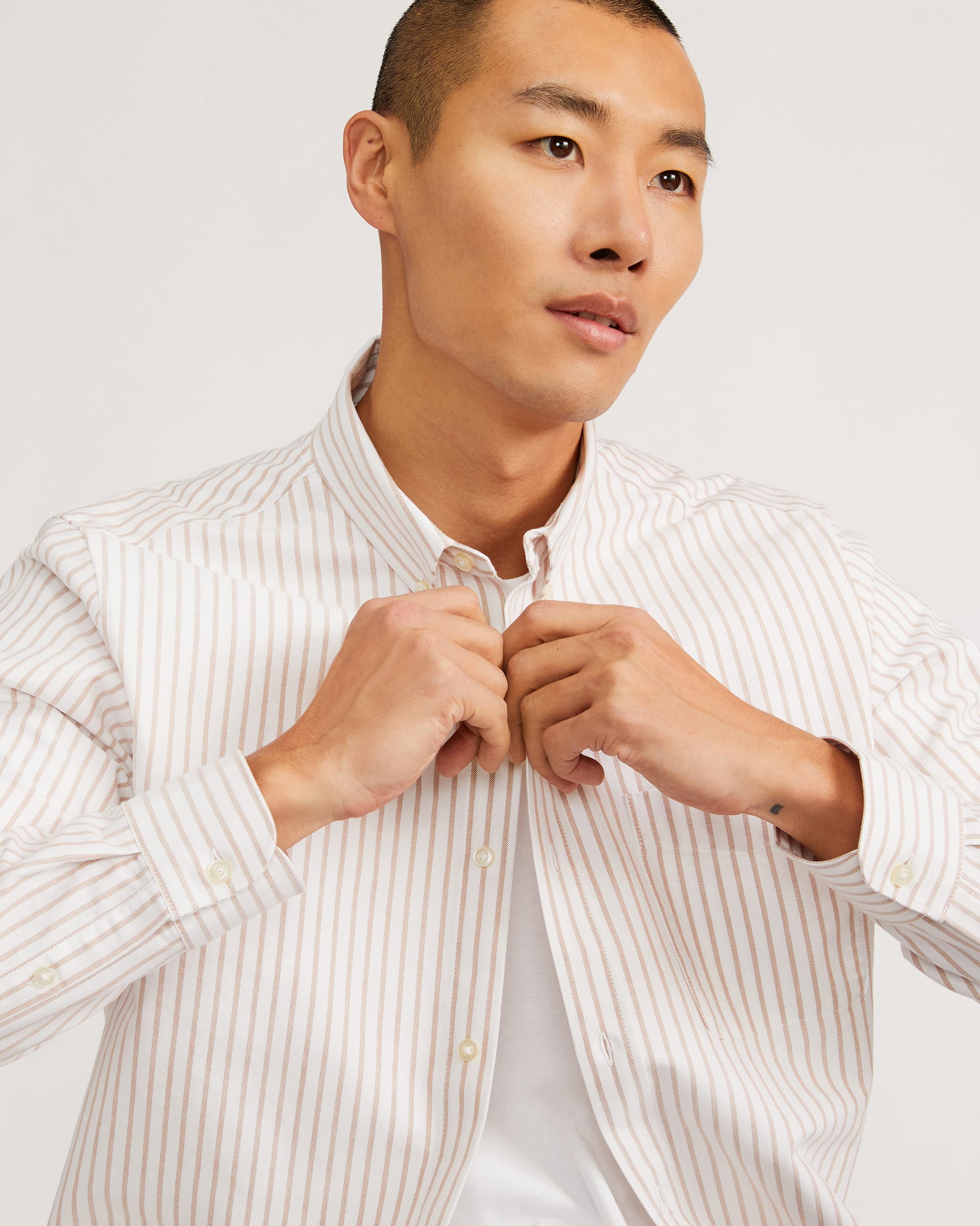 The Organic Oxford Shirt Sahara / OffWhite Everlane