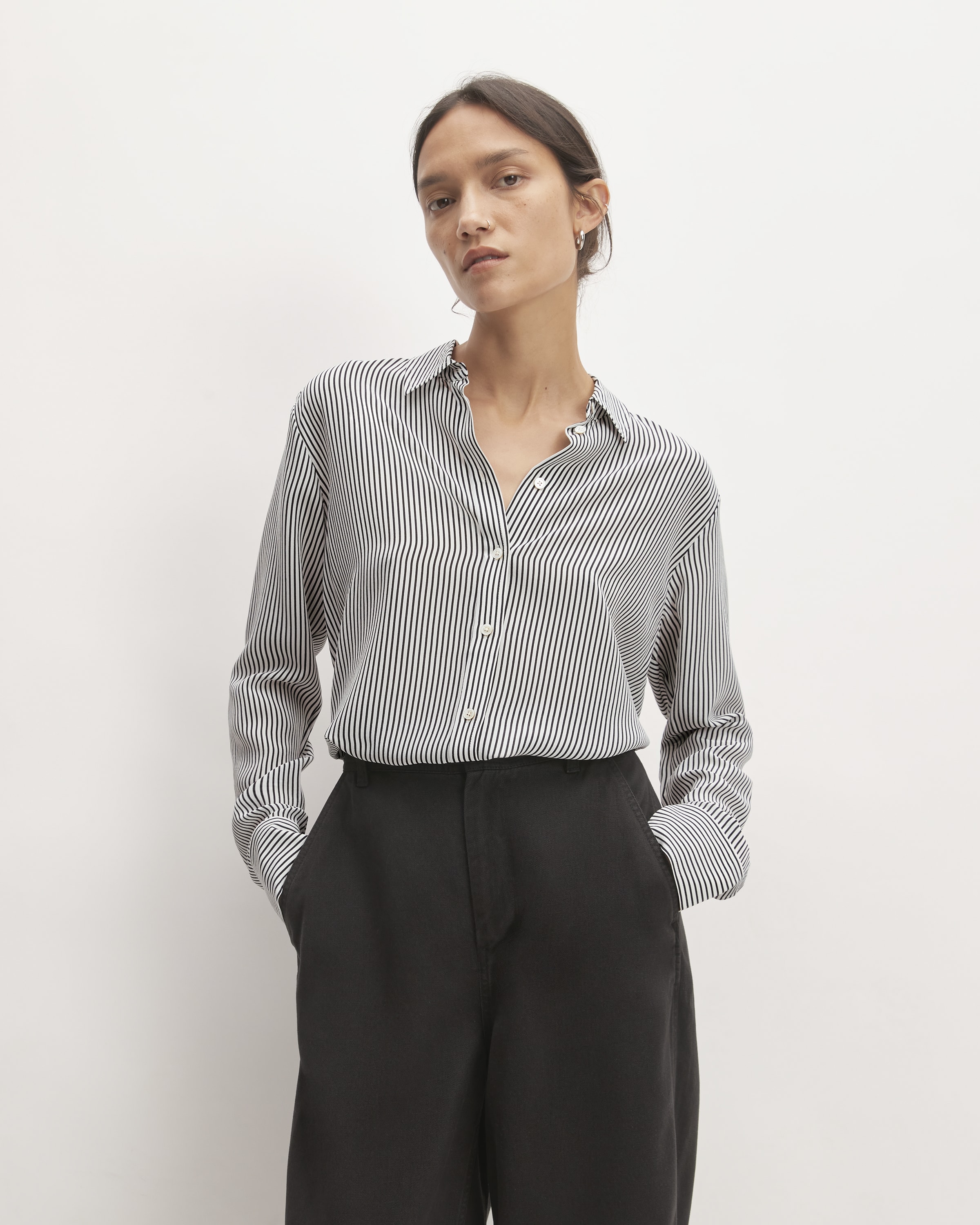 The Clean Silk Relaxed Shirt Black / White Everlane