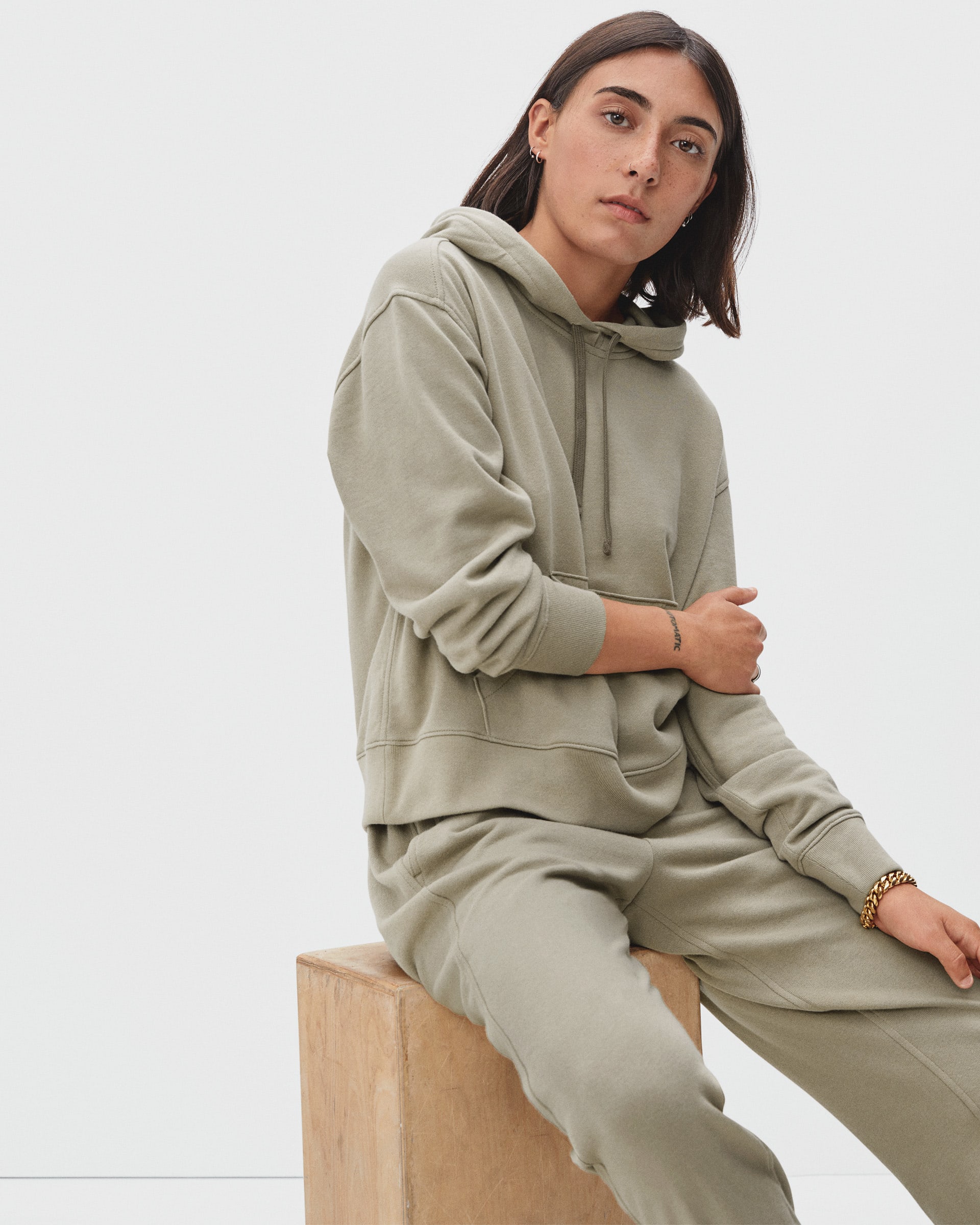 The Lightweight French Terry Hoodie Field Green – Everlane