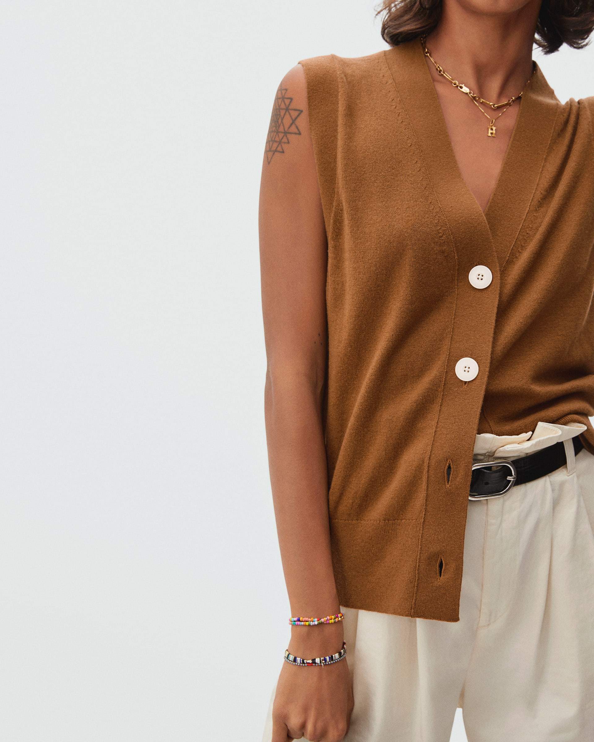 The CottonMerino Sweater Vest Dark Camel Everlane