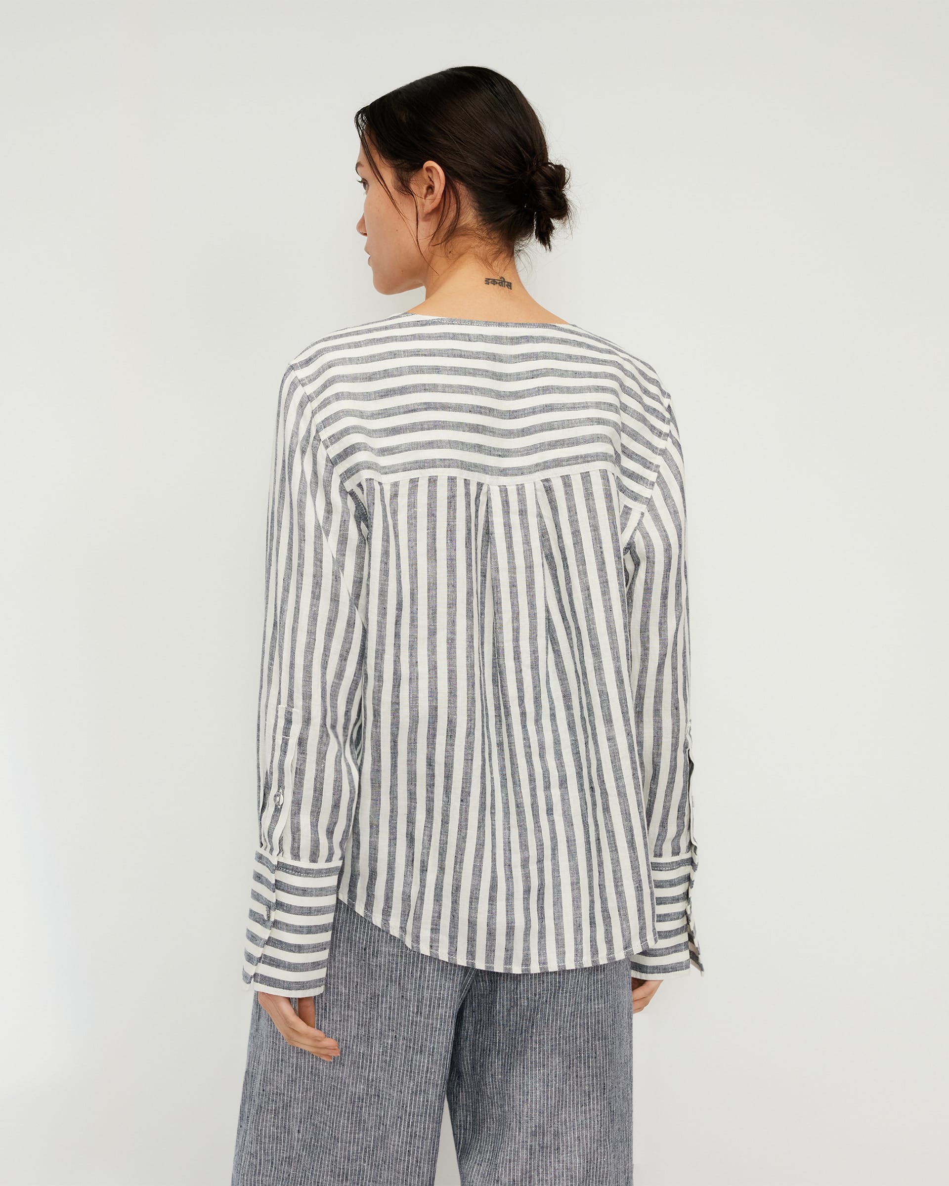 The Linen Popover Shirt Bone / Navy Everlane