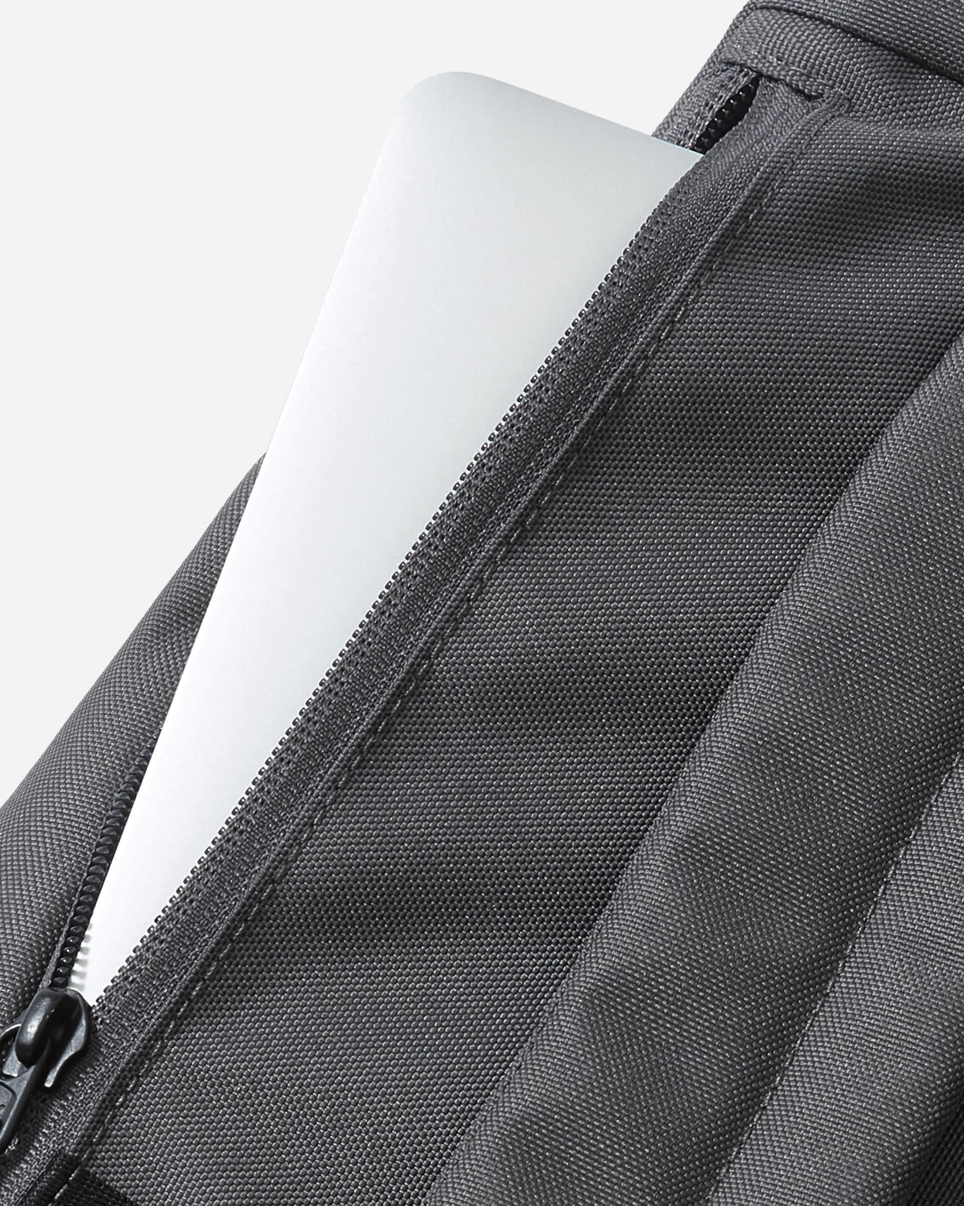 The ReNew Transit Backpack Dark Grey – Everlane