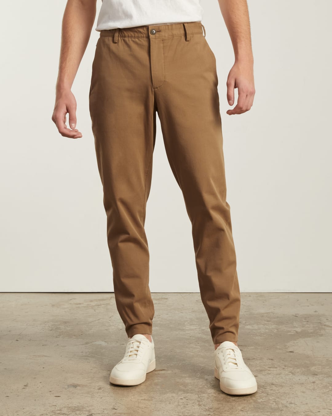 Men's Performance Traveler Chino in Toasted Coconut