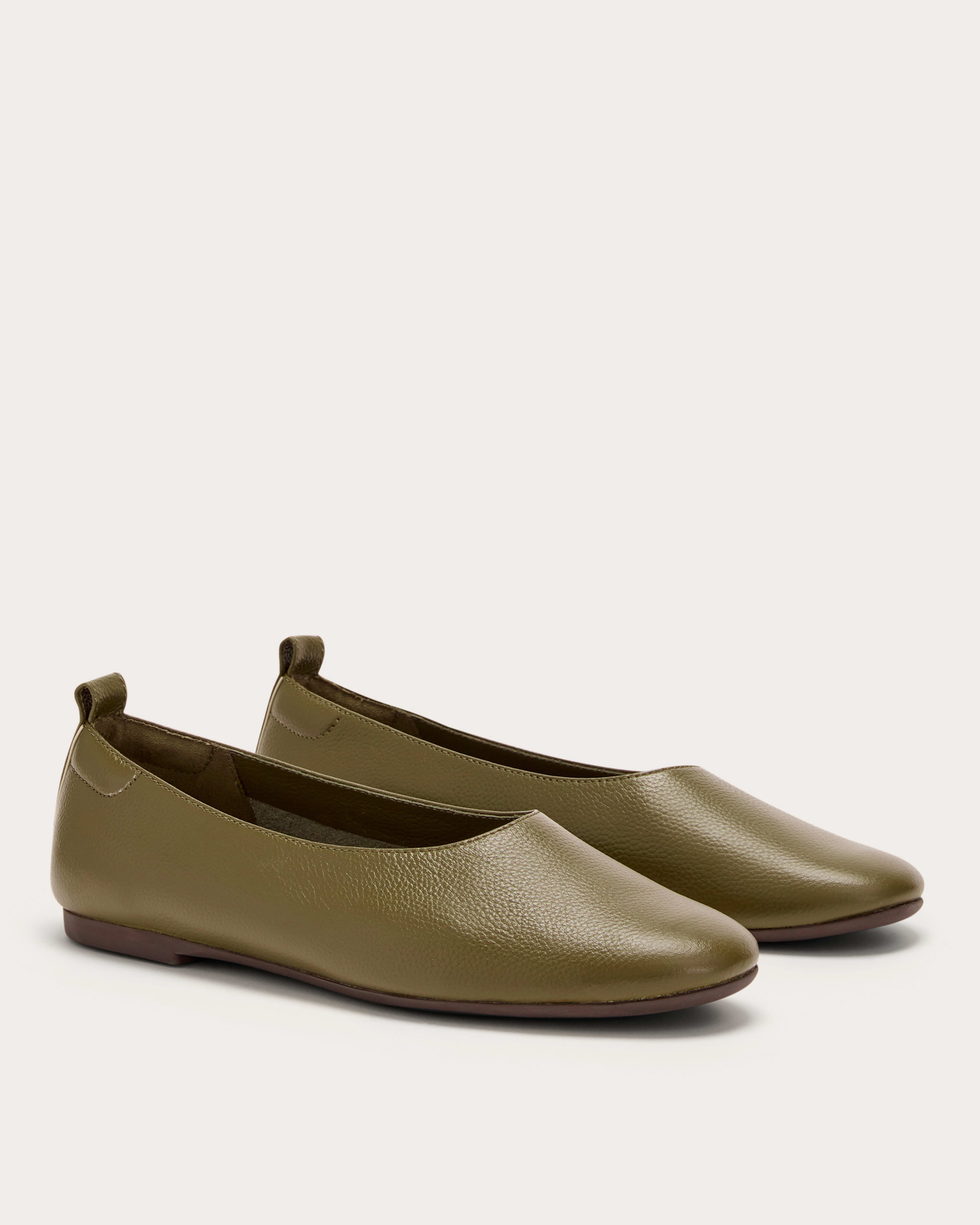 What stores sell everlane shoes top