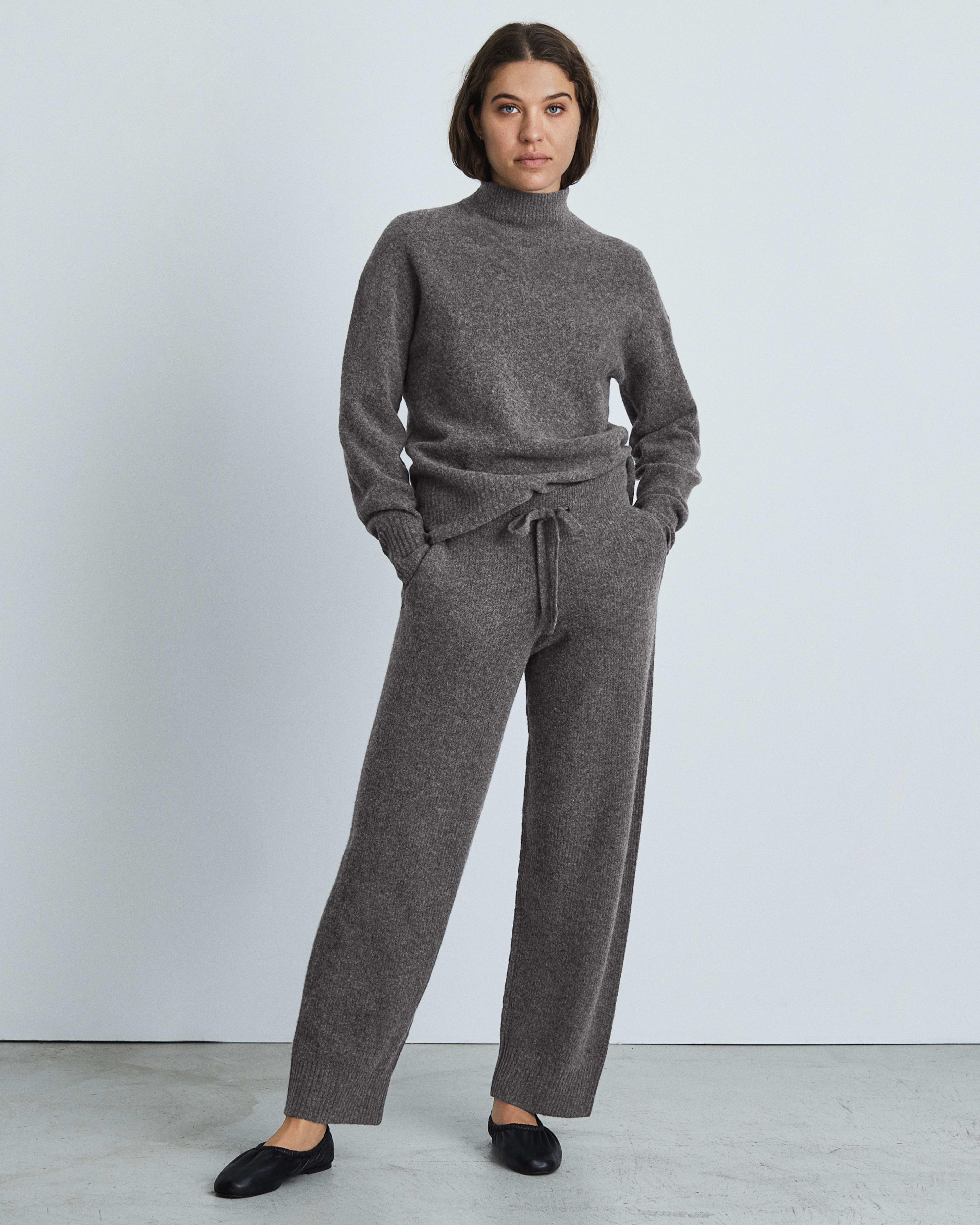 The Cozy-Stretch Wide-Leg Sweatpant Heathered Charcoal – Everlane