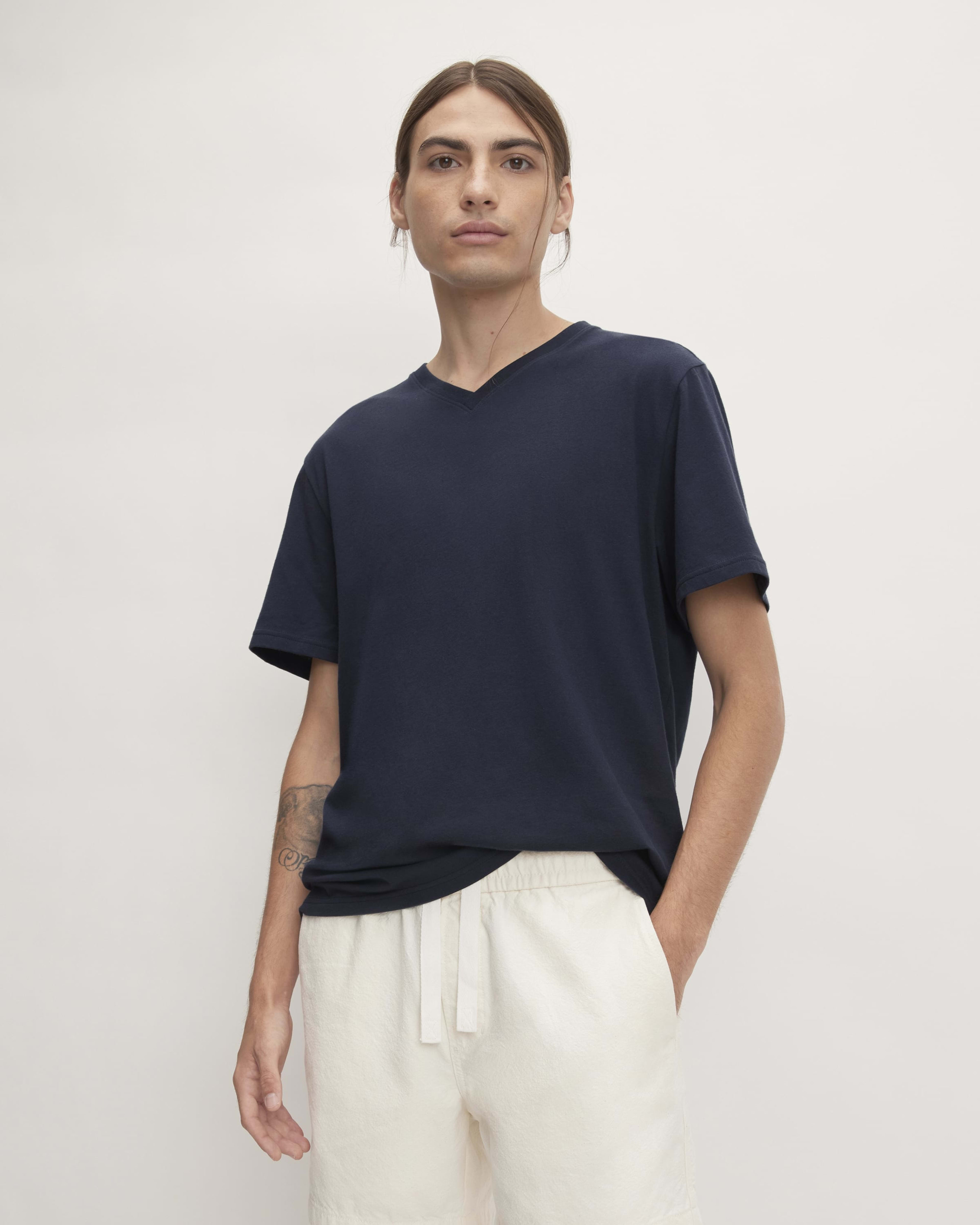 The Essential Organic V-Neck Tee | Deep Navy – Everlane