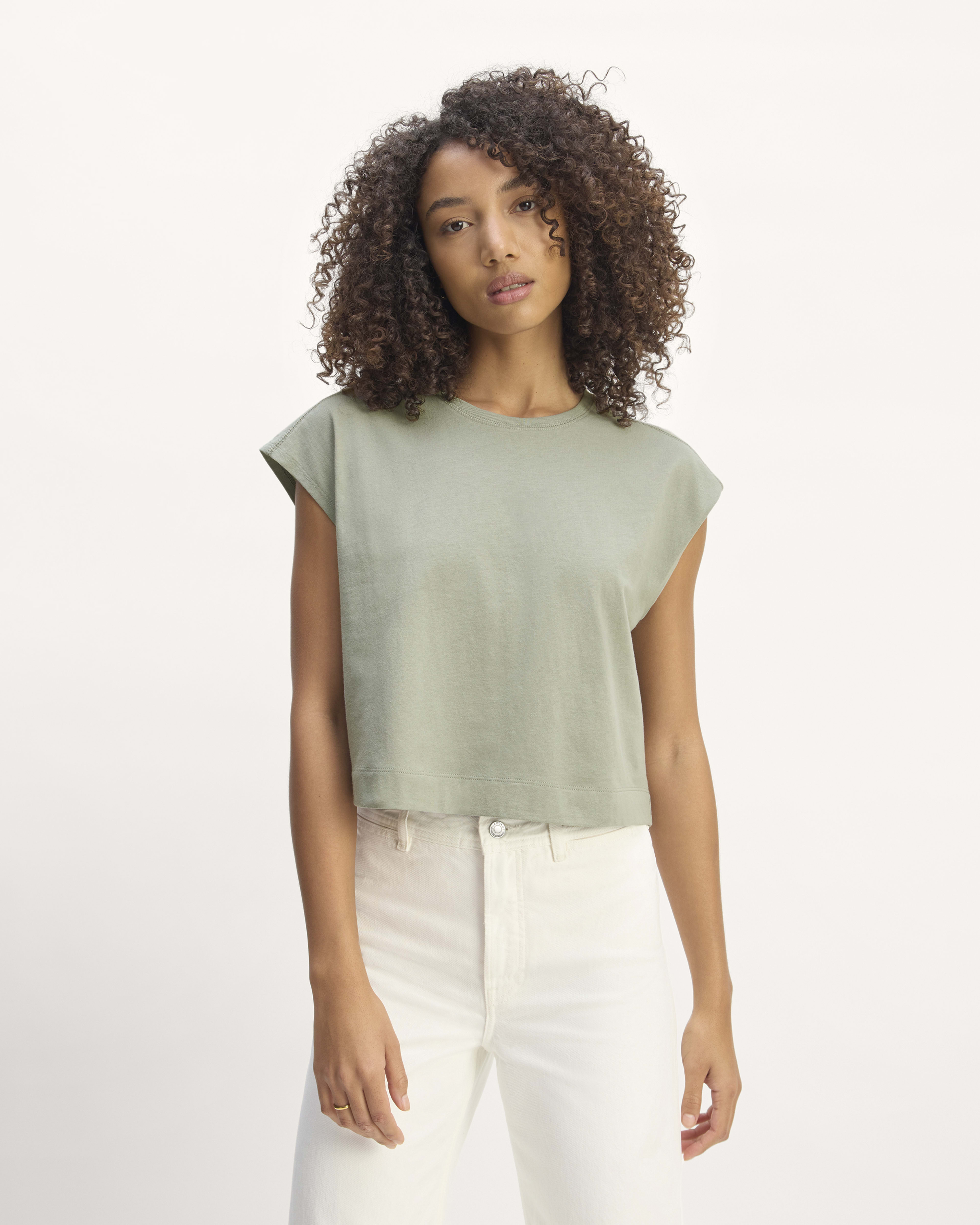 The Muscle Cropped Tee in Essential Cotton Sage Green – Everlane
