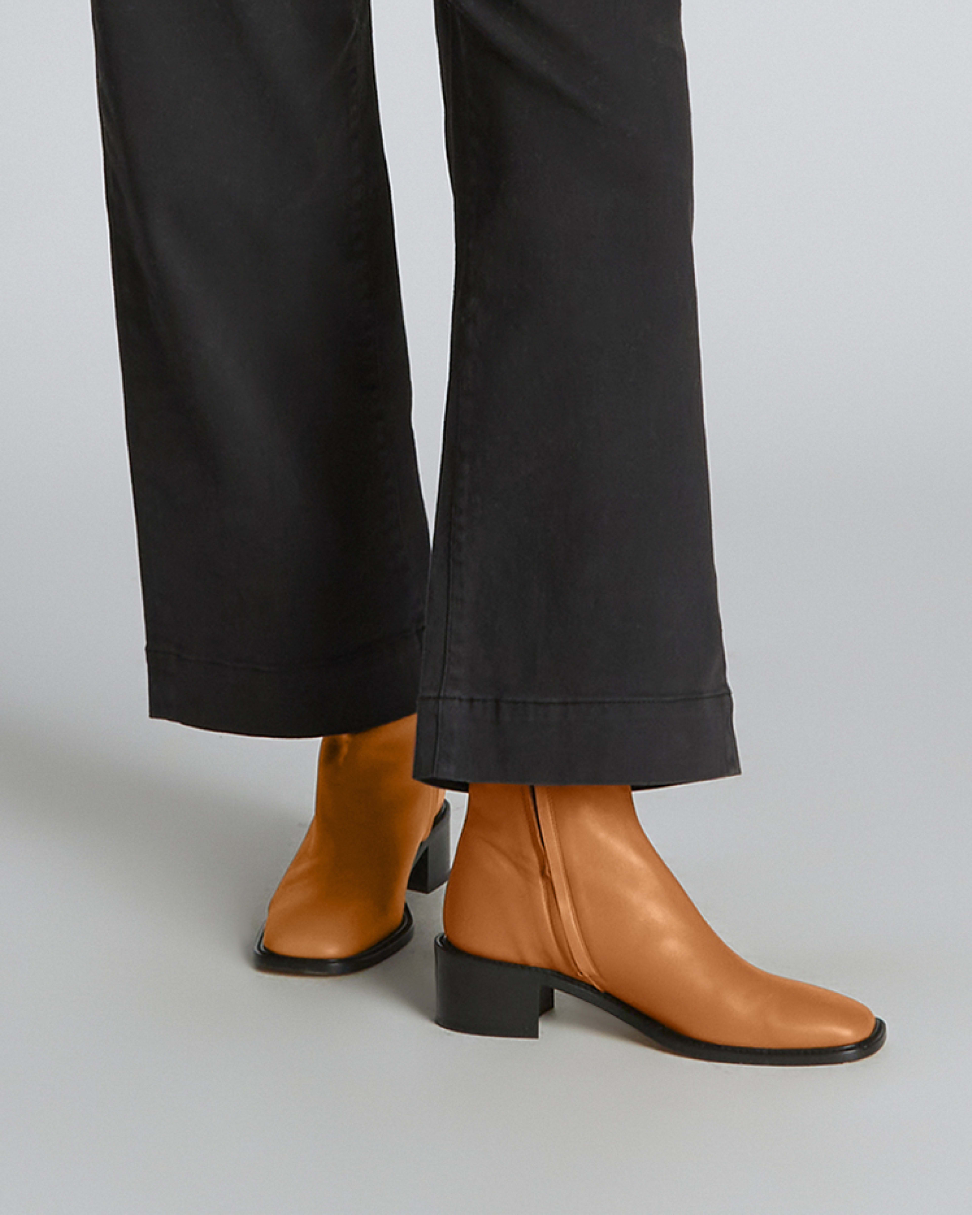 Everlane | Shoes | Everlane The City Boot In Black