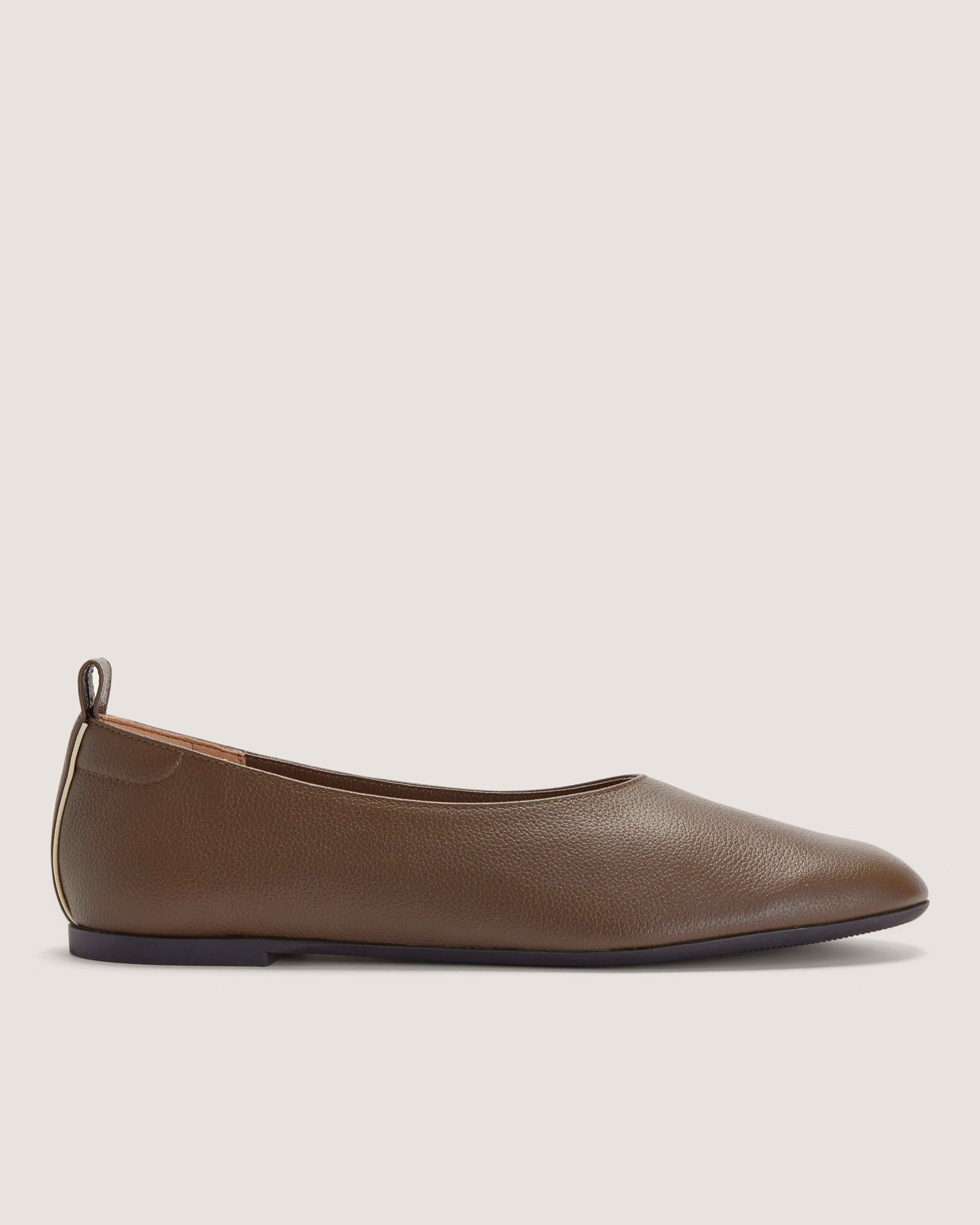 The Day Glove in Narrow Fit Cocoa Everlane