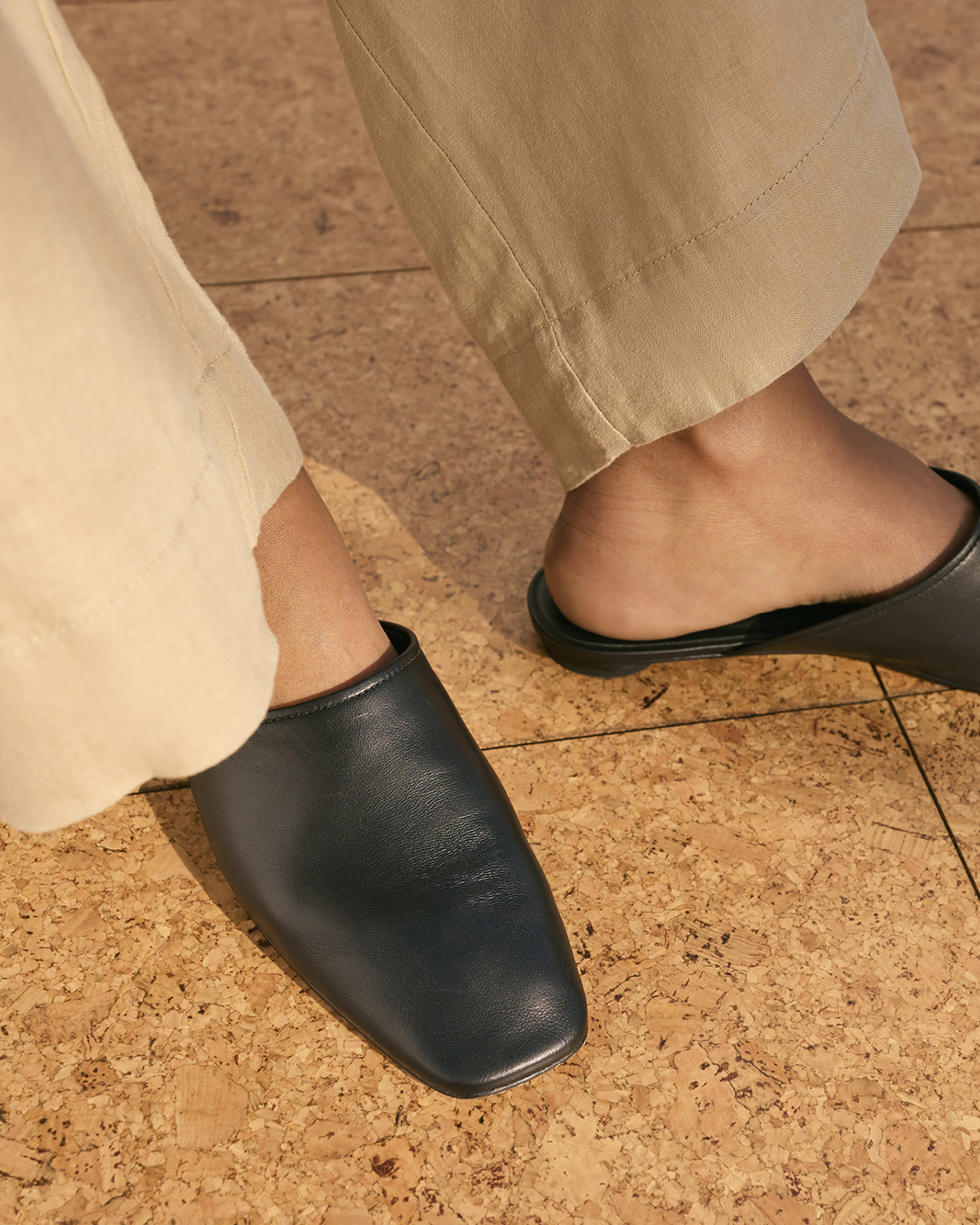 everlane the day mule