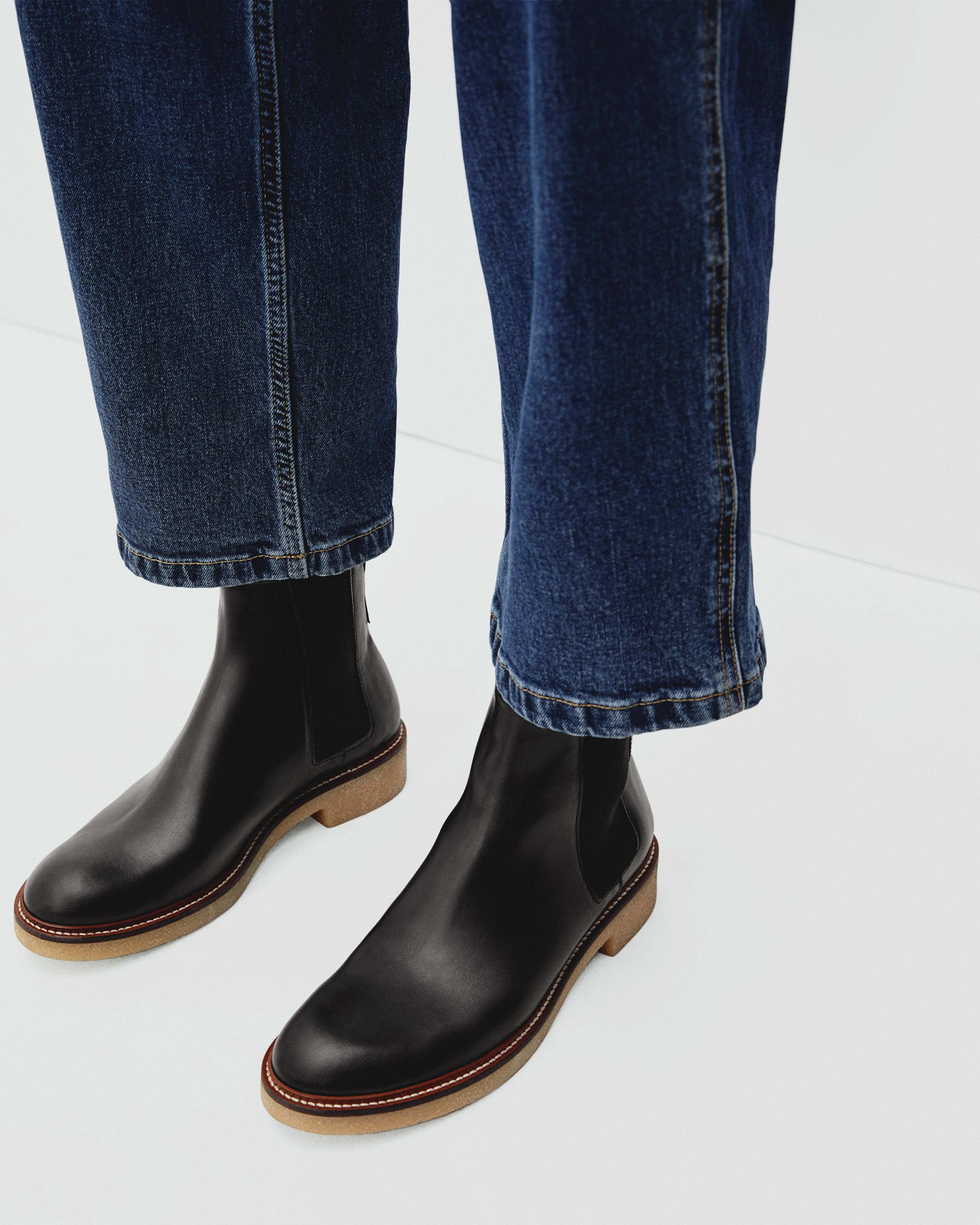 emali chelsea boot