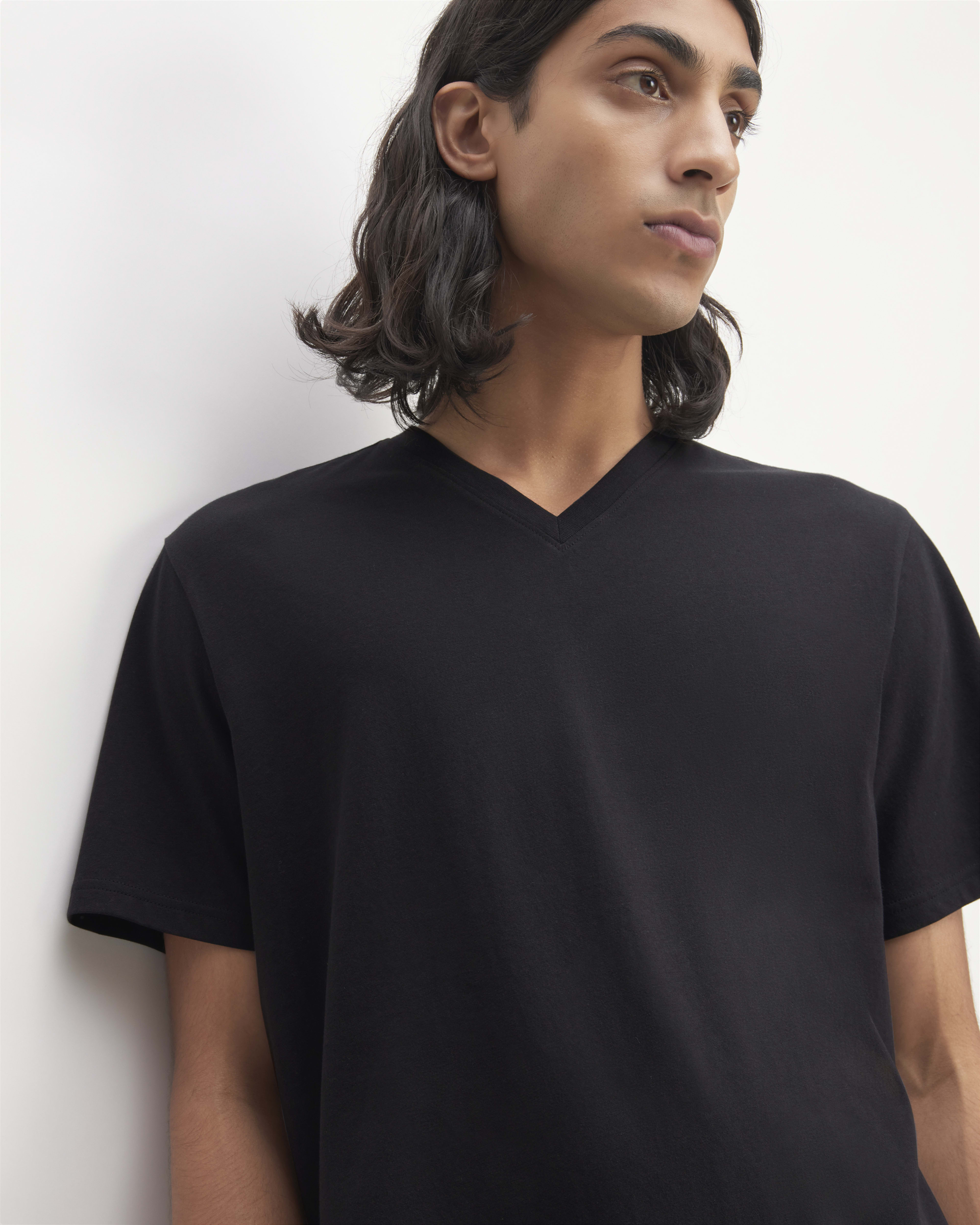 The Essential Organic V-Neck Tee | Black – Everlane