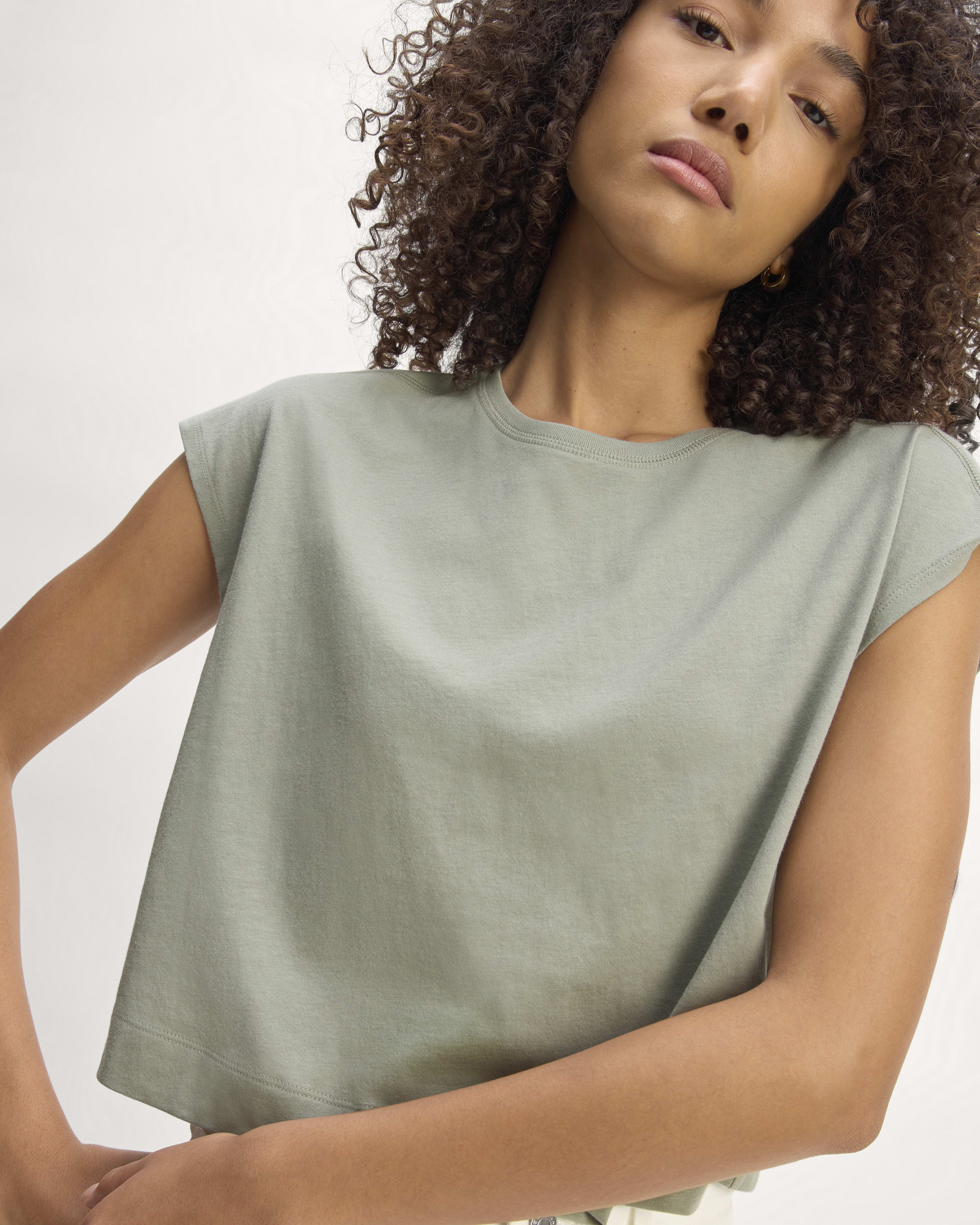 The Muscle Cropped Tee in Essential Cotton Sage Green – Everlane