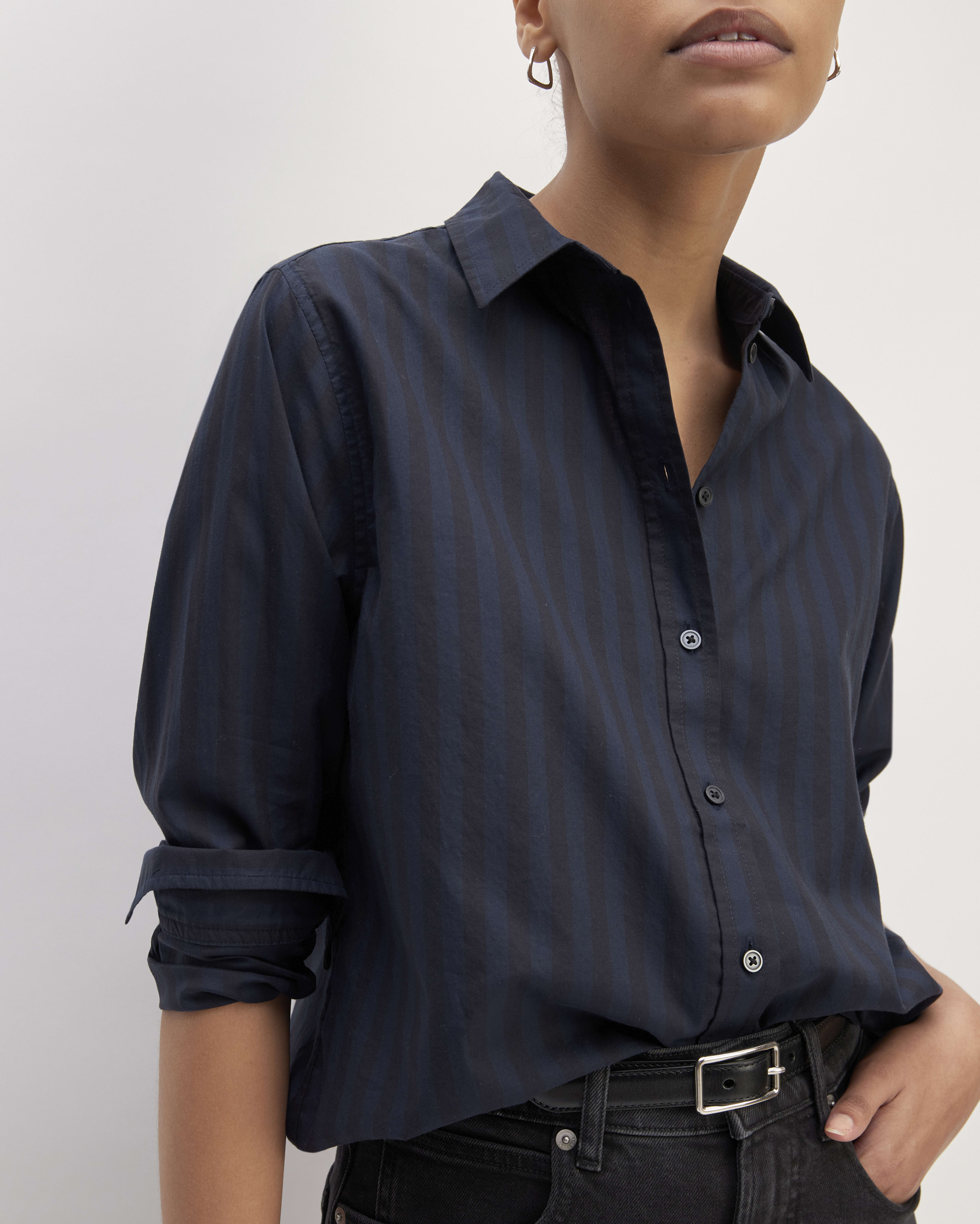 The Silky Cotton Relaxed Shirt Navy / Black – Everlane
