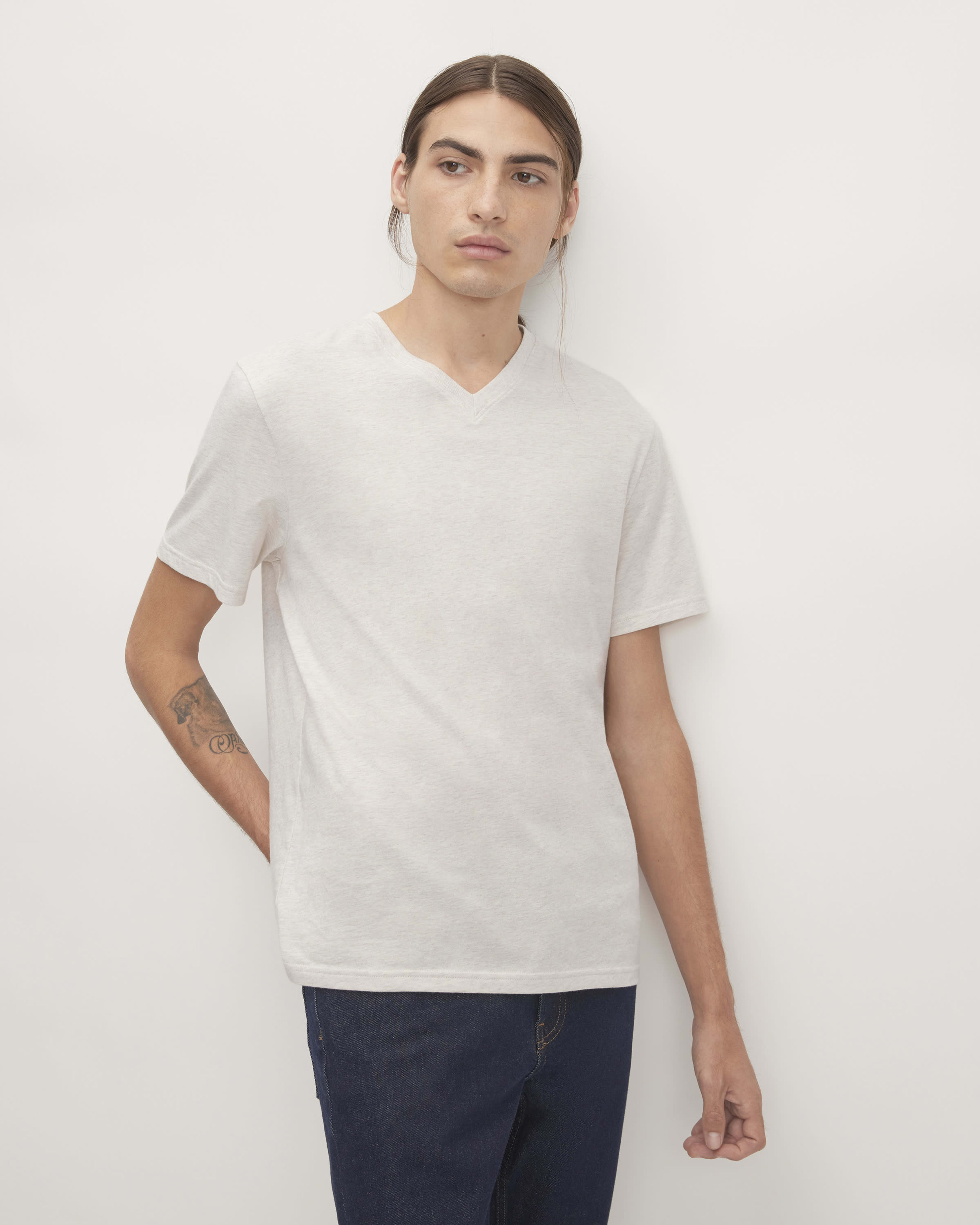 The Essential Organic V-Neck Tee | Heathered Oat – Everlane