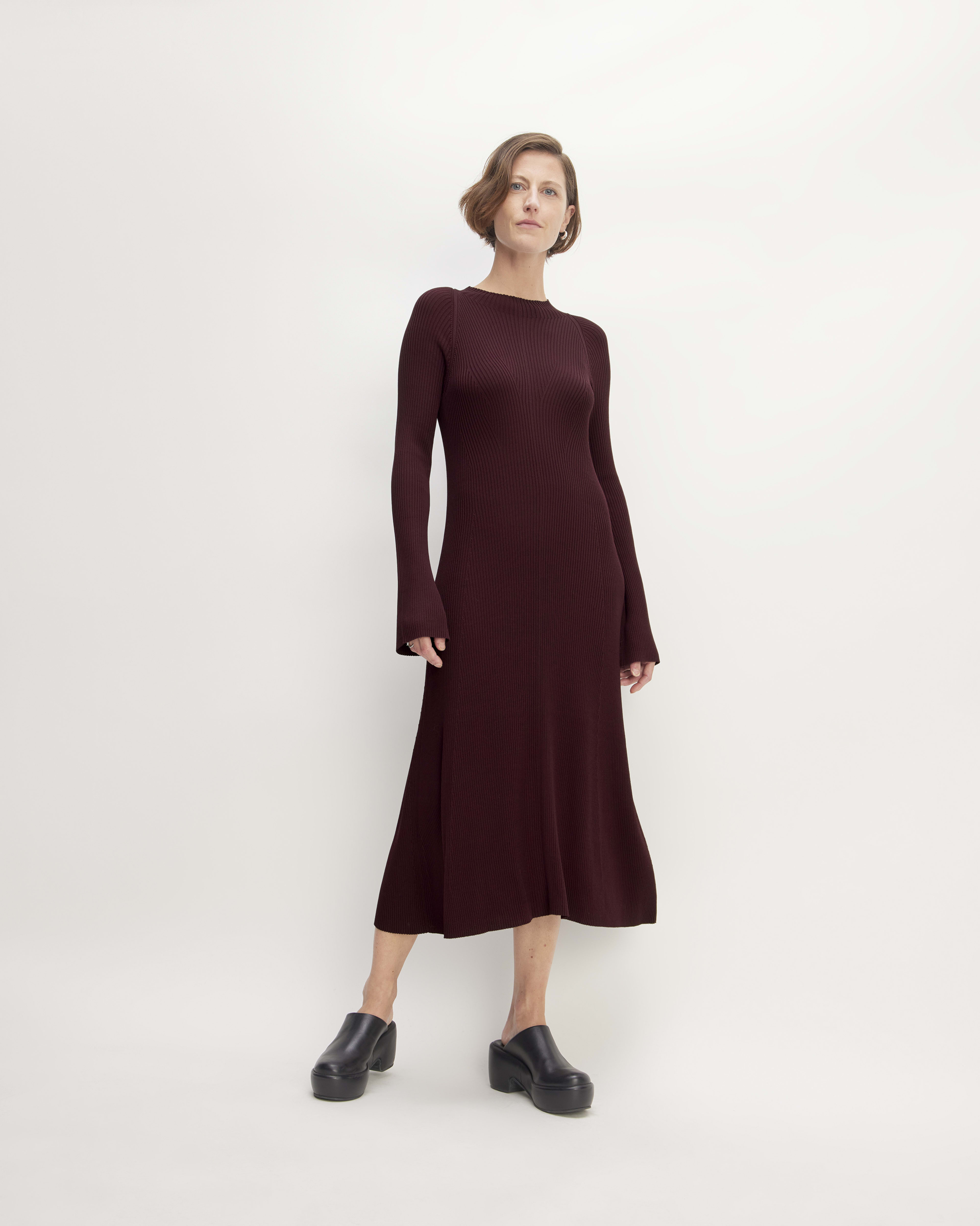 The Ribbed Mock Neck Midi Dress Burgundy – Everlane