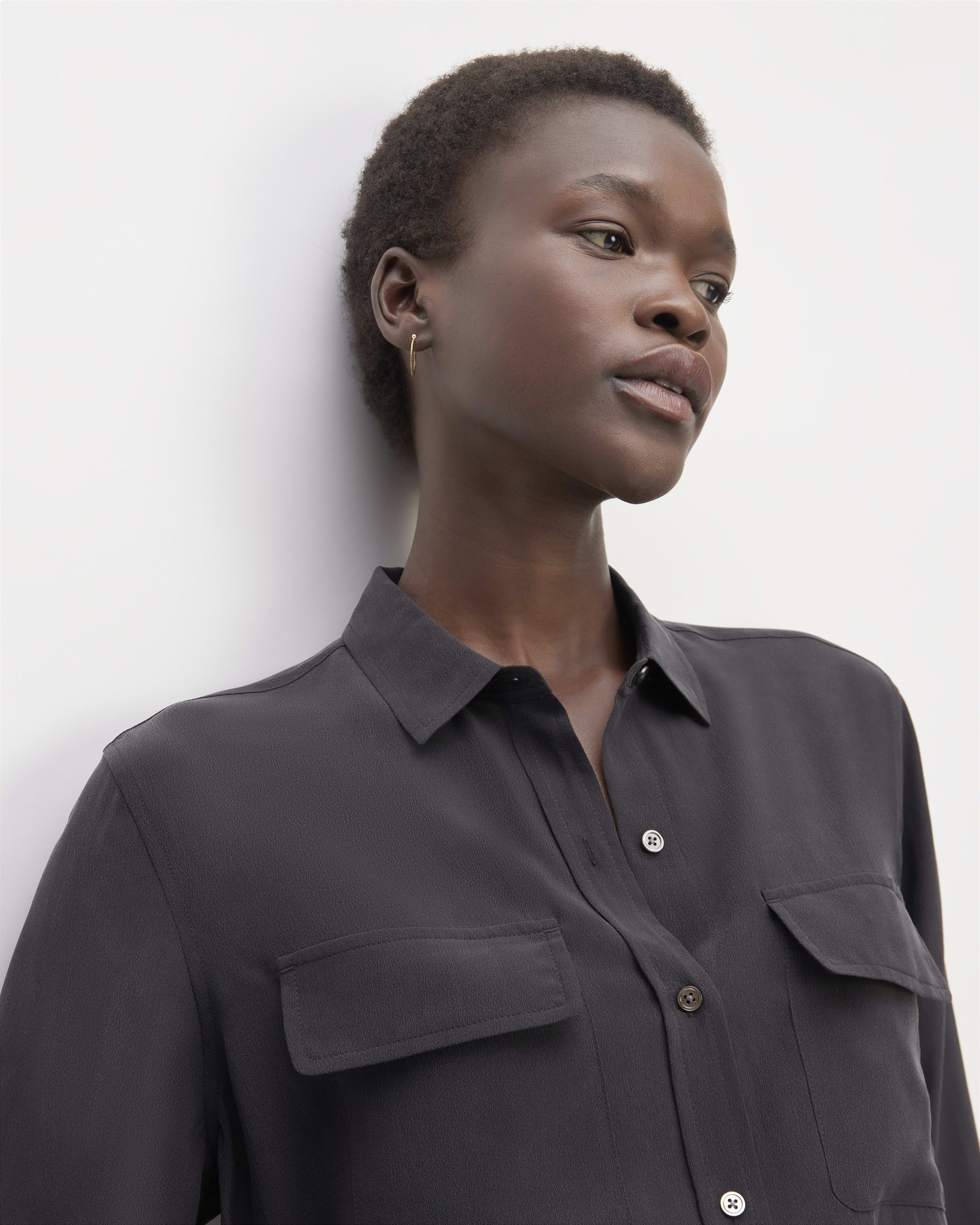 The Utility Shirt in Washable Silk Black Everlane